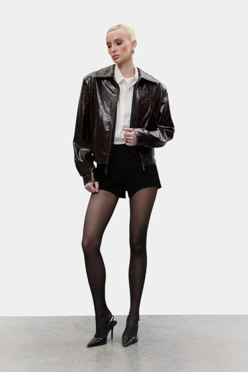 Шоколадна куртка з лакованої екошкіри