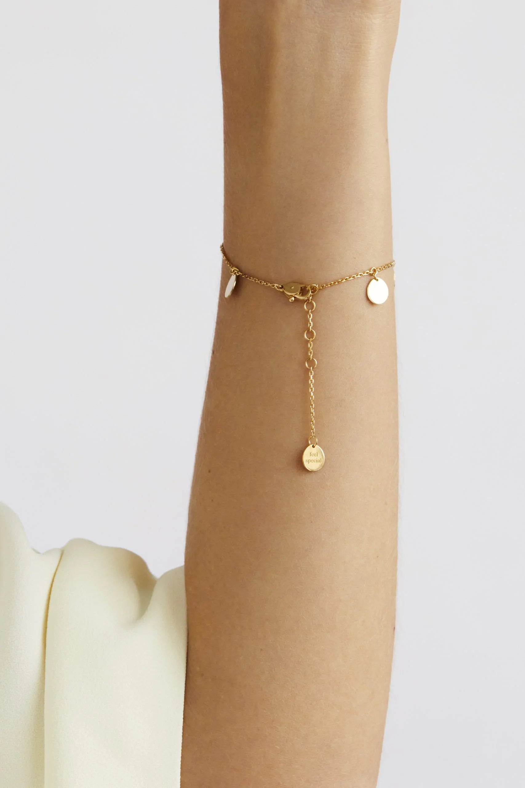 Bracelet on the arm, 5 clubs, yellow gold