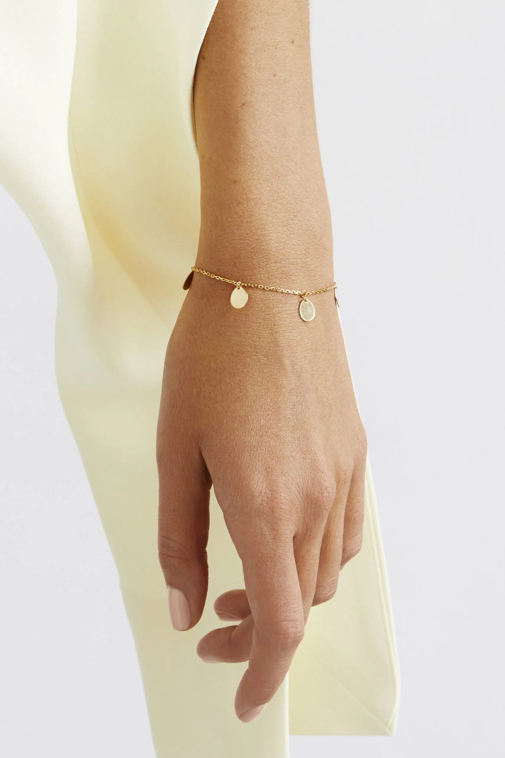 Bracelet on the arm, 5 clubs, yellow gold