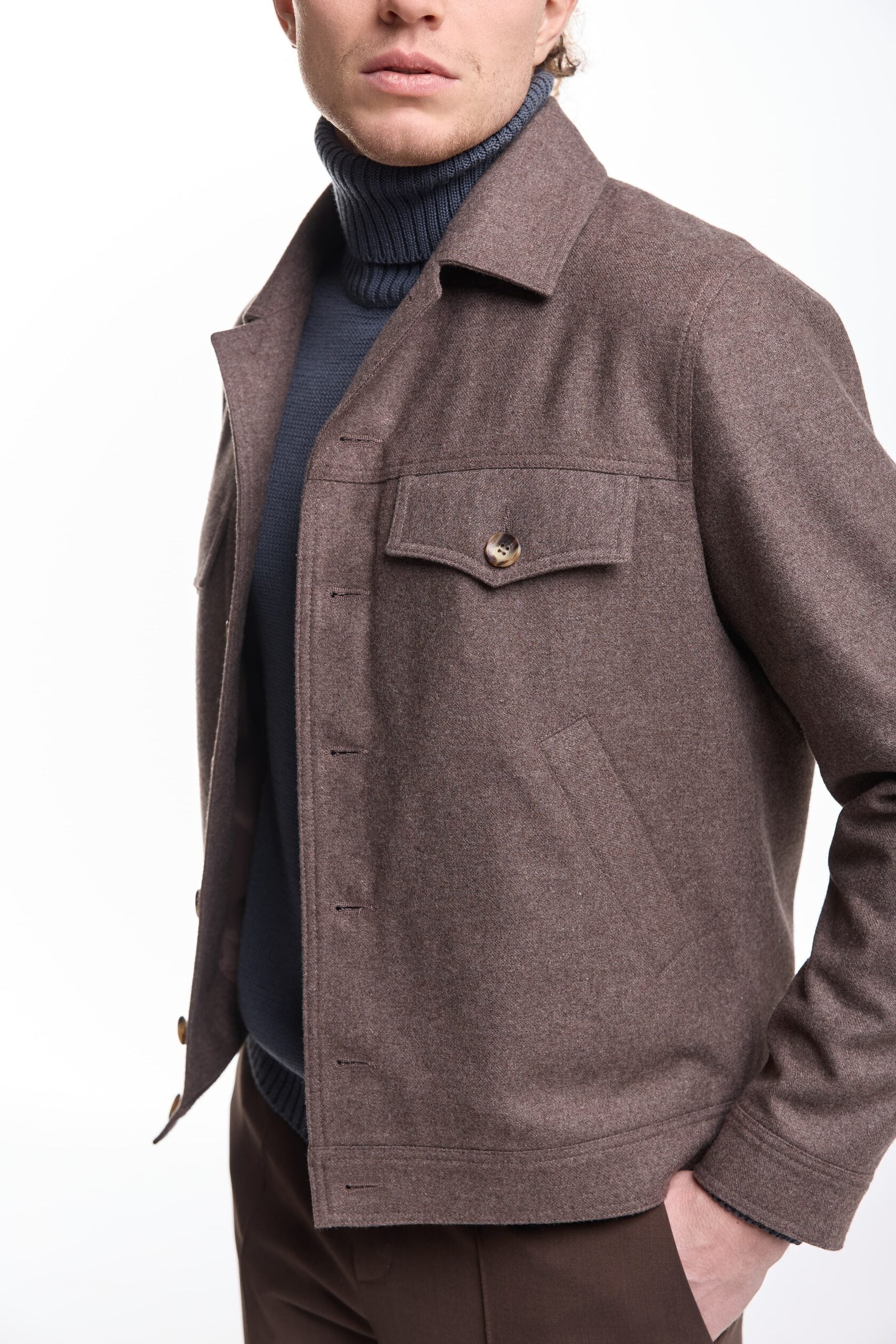 Woolen jacket with buttons