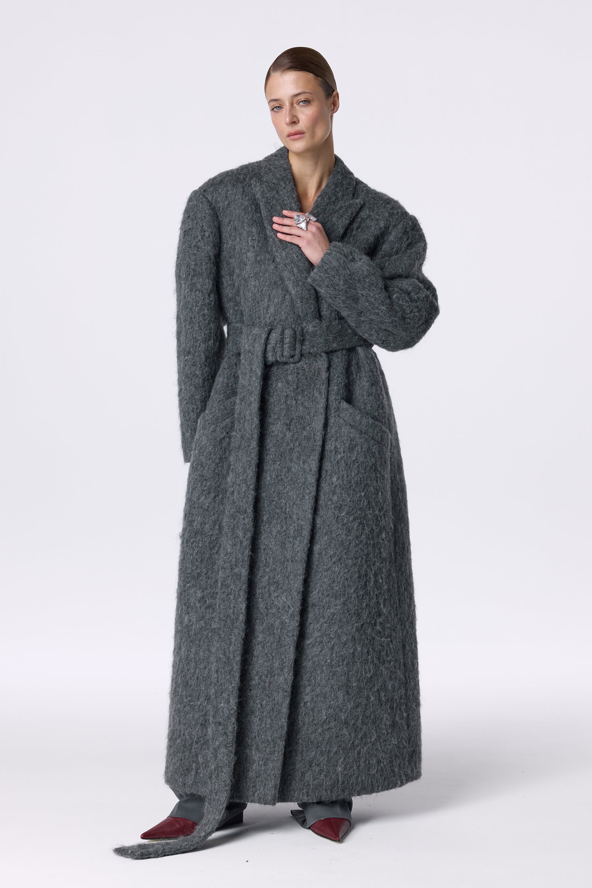 Двобортне пальто з альпаки з акцентним плечем