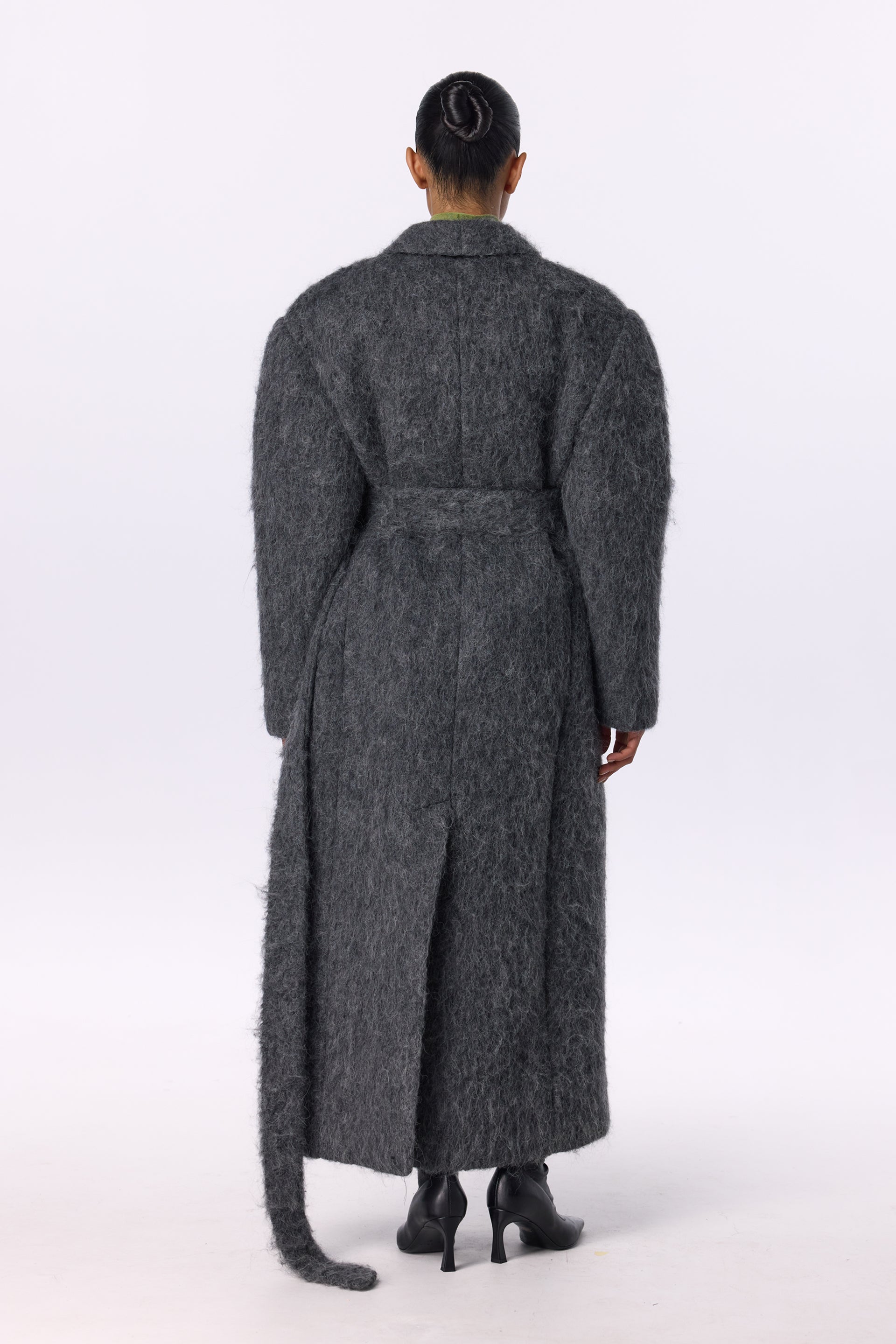 Двобортне пальто з альпаки з акцентним плечем