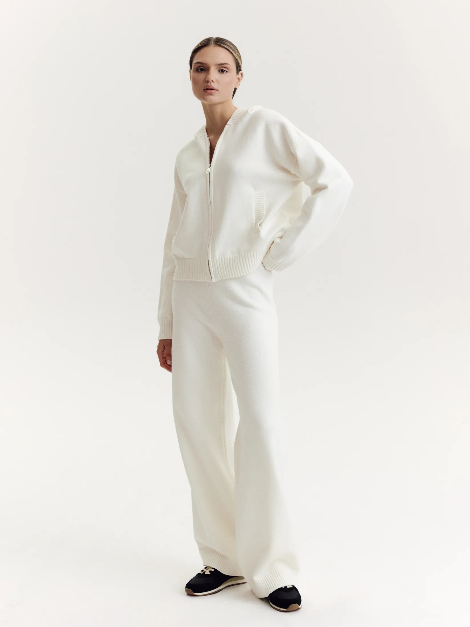 KNIT SET suits with cropped hoodie