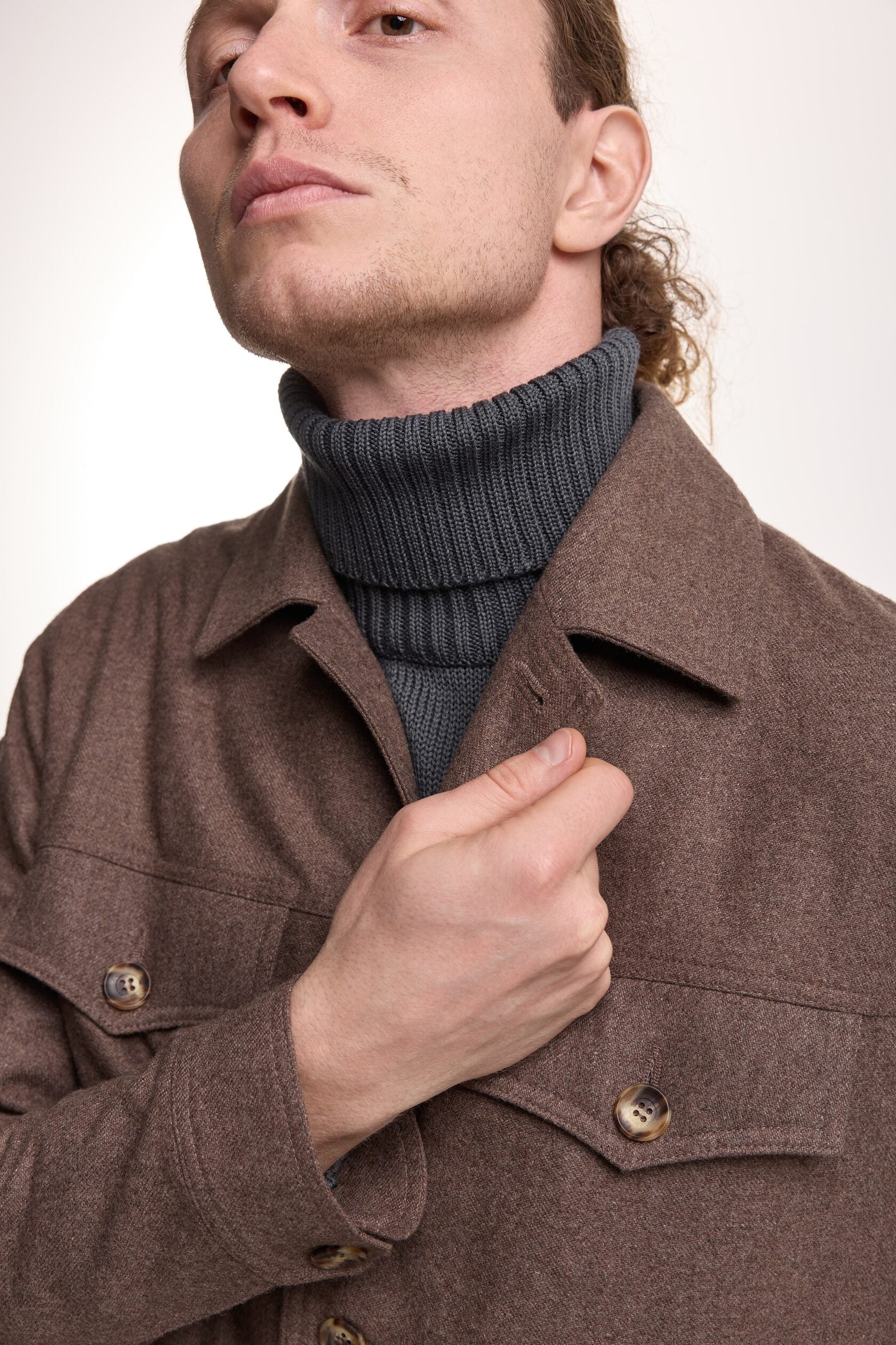 Woolen jacket with buttons