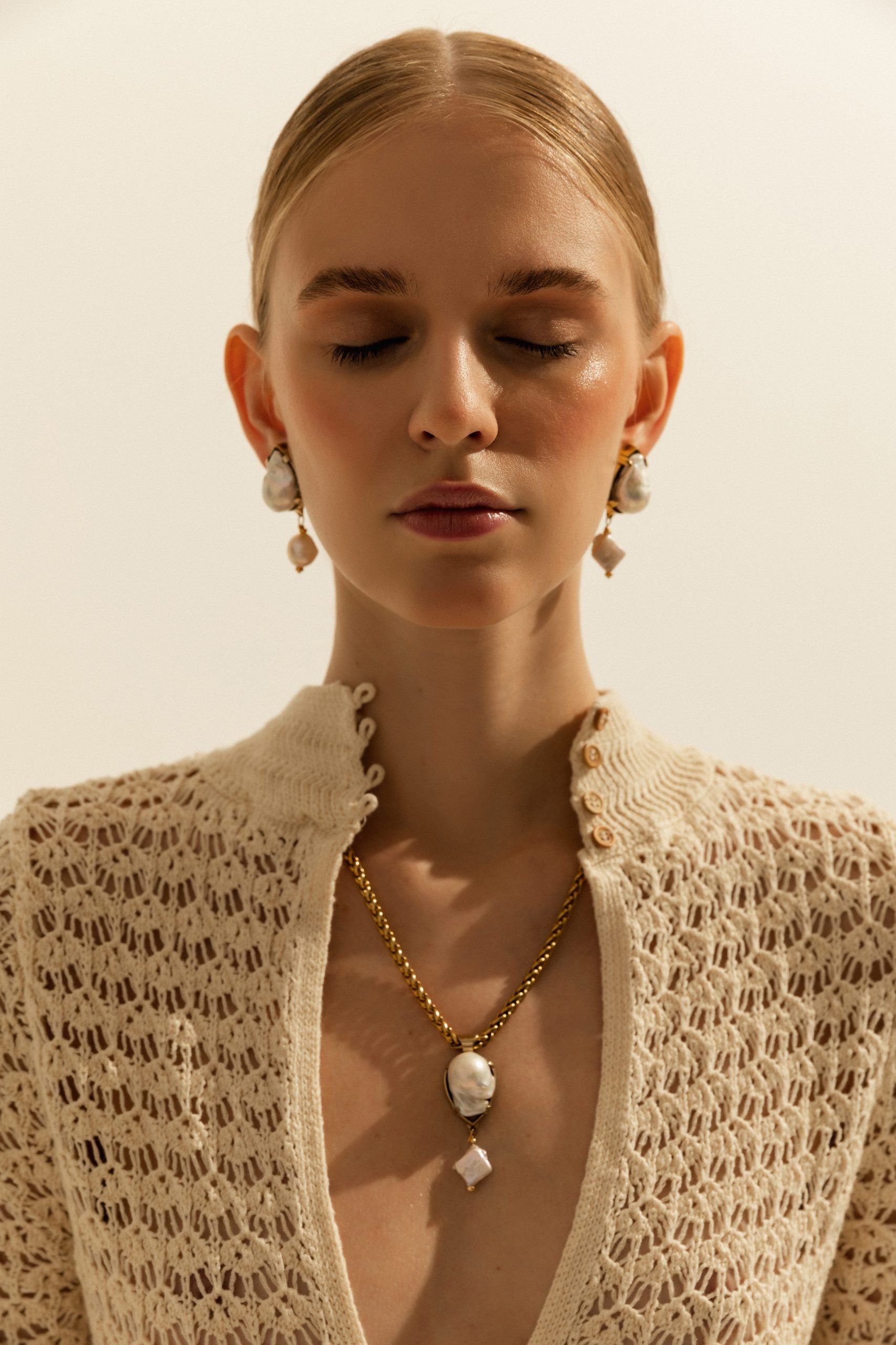 "ODESA" CLIP EARRINGS - фото 3