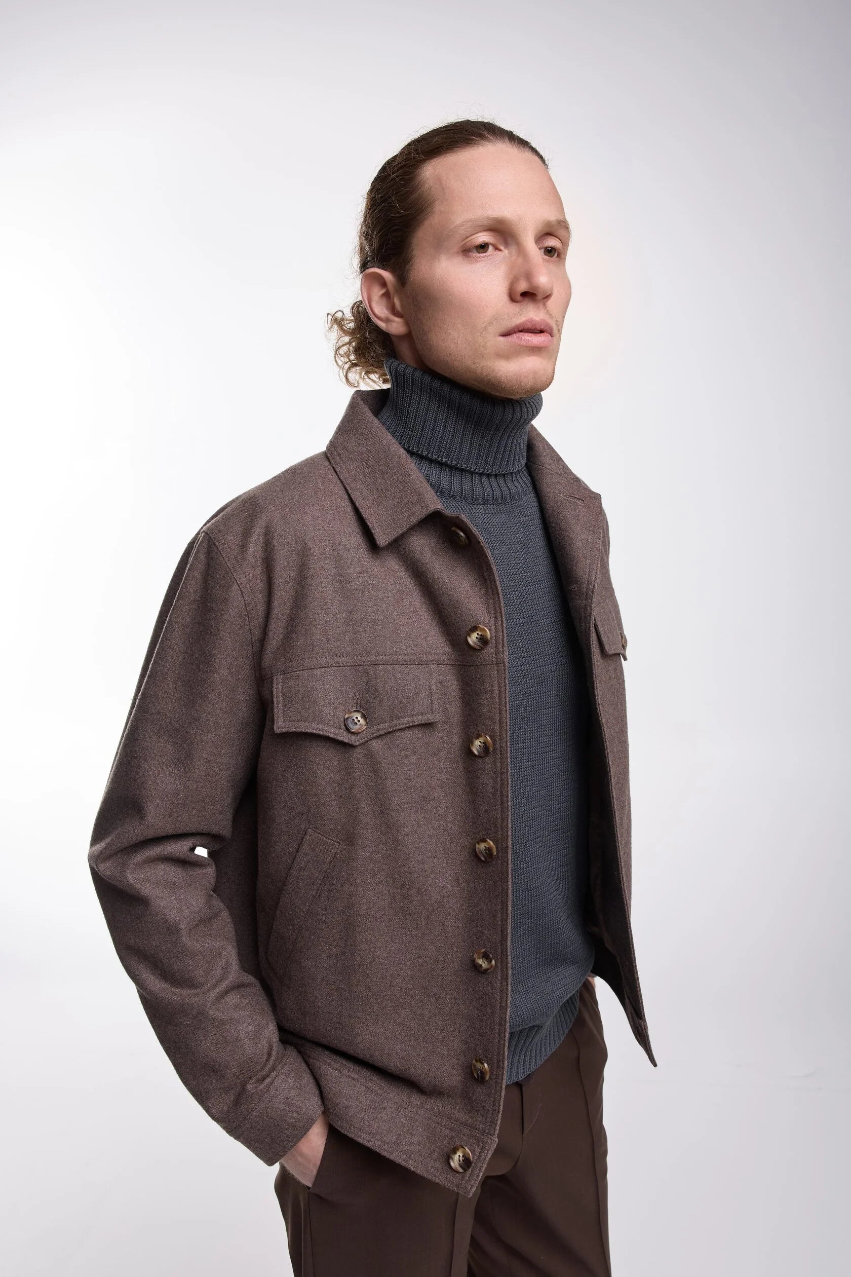 Woolen jacket with buttons