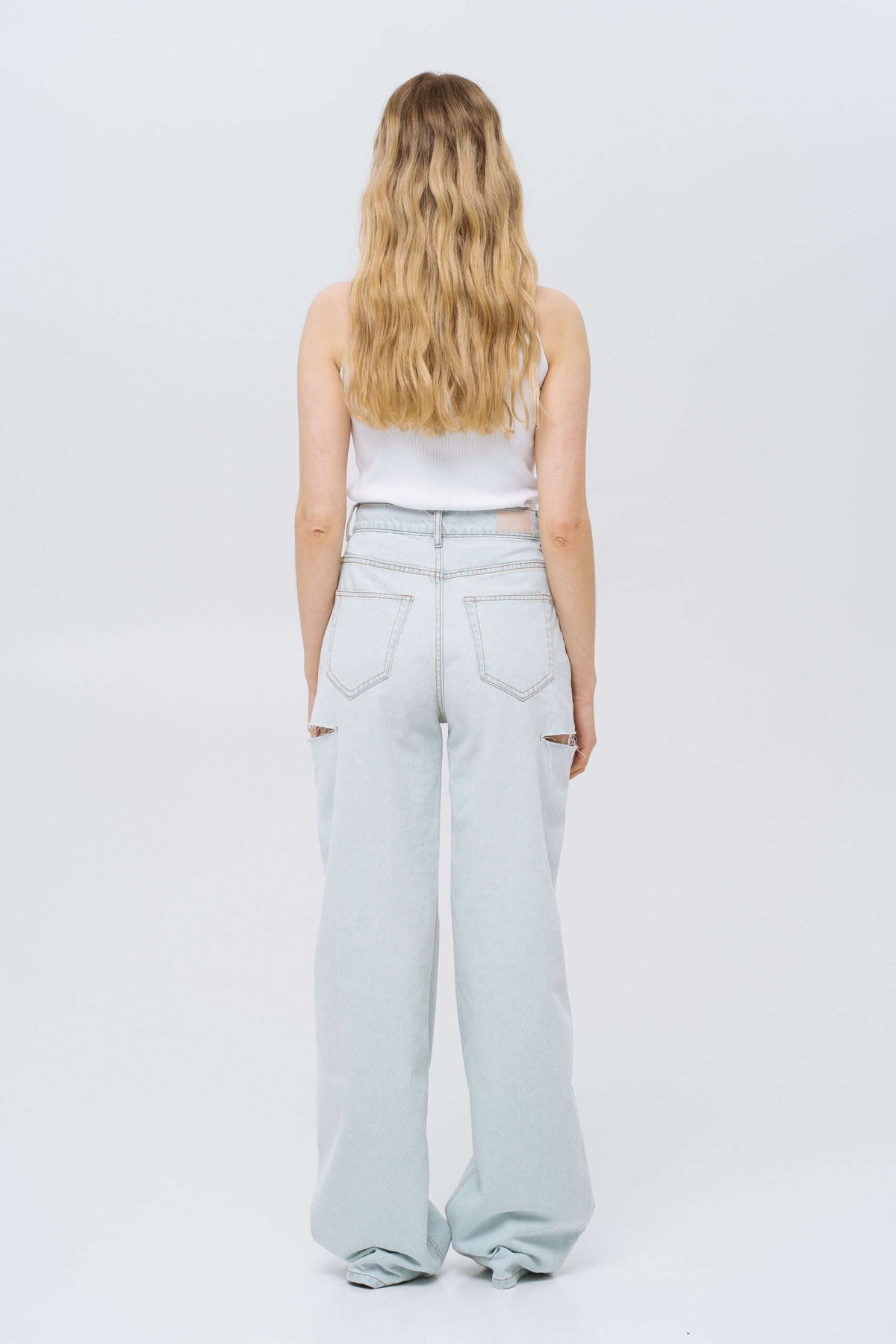 Light Blue Jeans with rips - фото 3