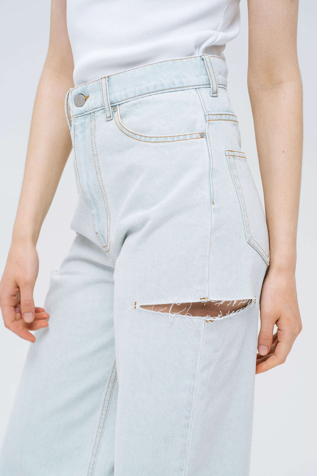 Light Blue Jeans with rips - фото 2