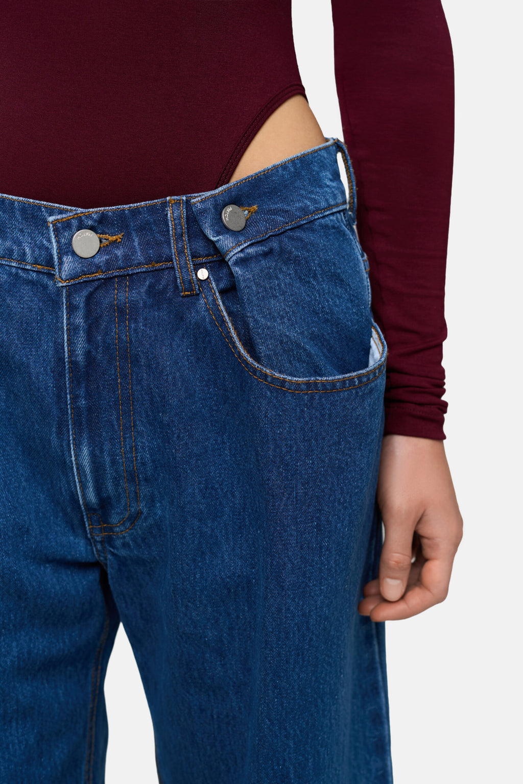 Jeans with Oversized Pockets - фото 3