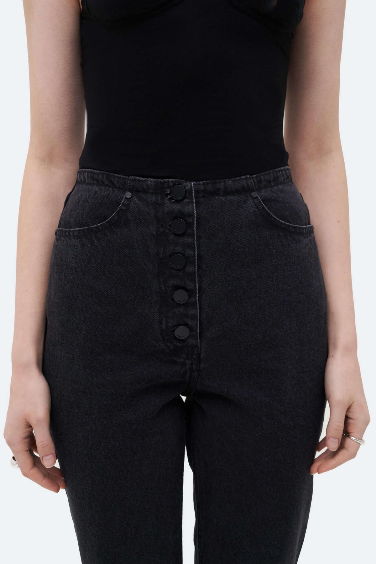 Beltless Mom Jeans - фото 4
