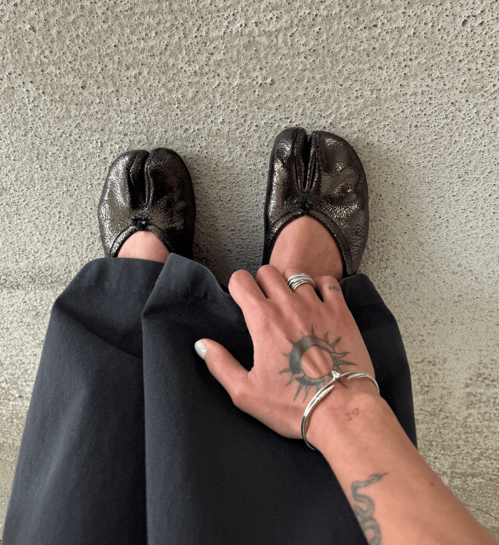 Каблучка Damn поза часом