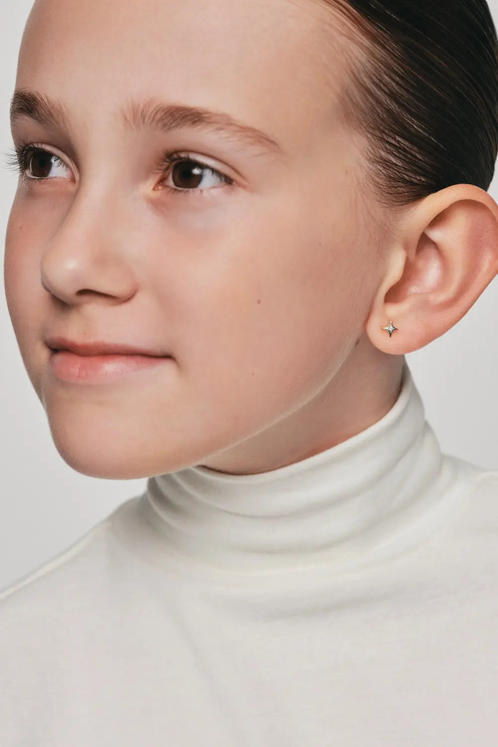 Star earrings with diamond, white gold