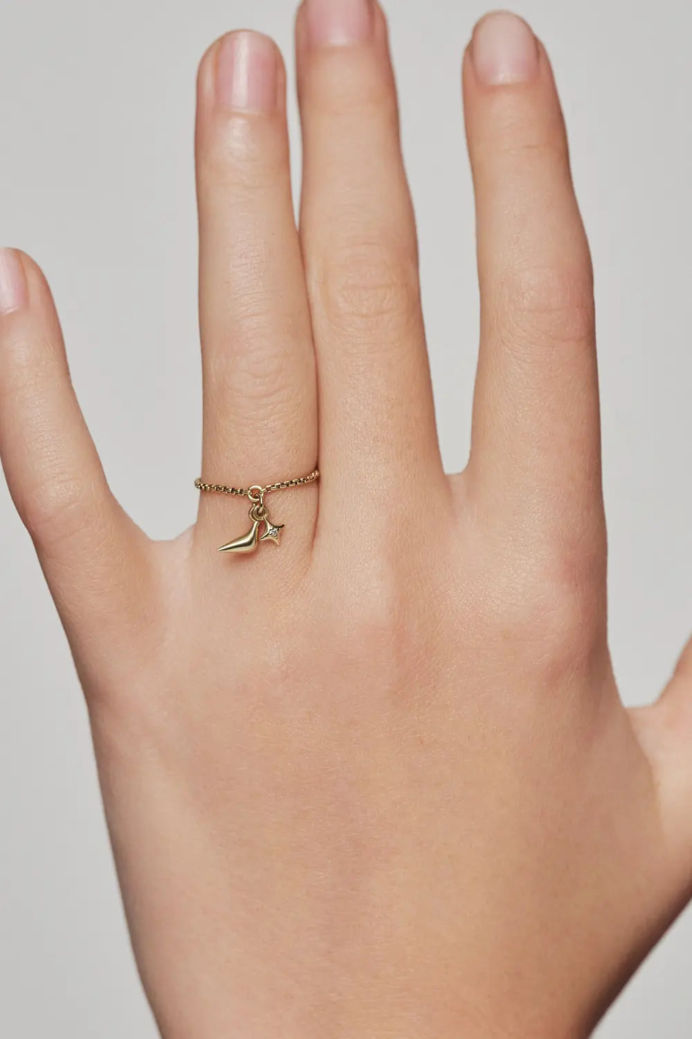 Dove and star ring with diamond, yellow gold