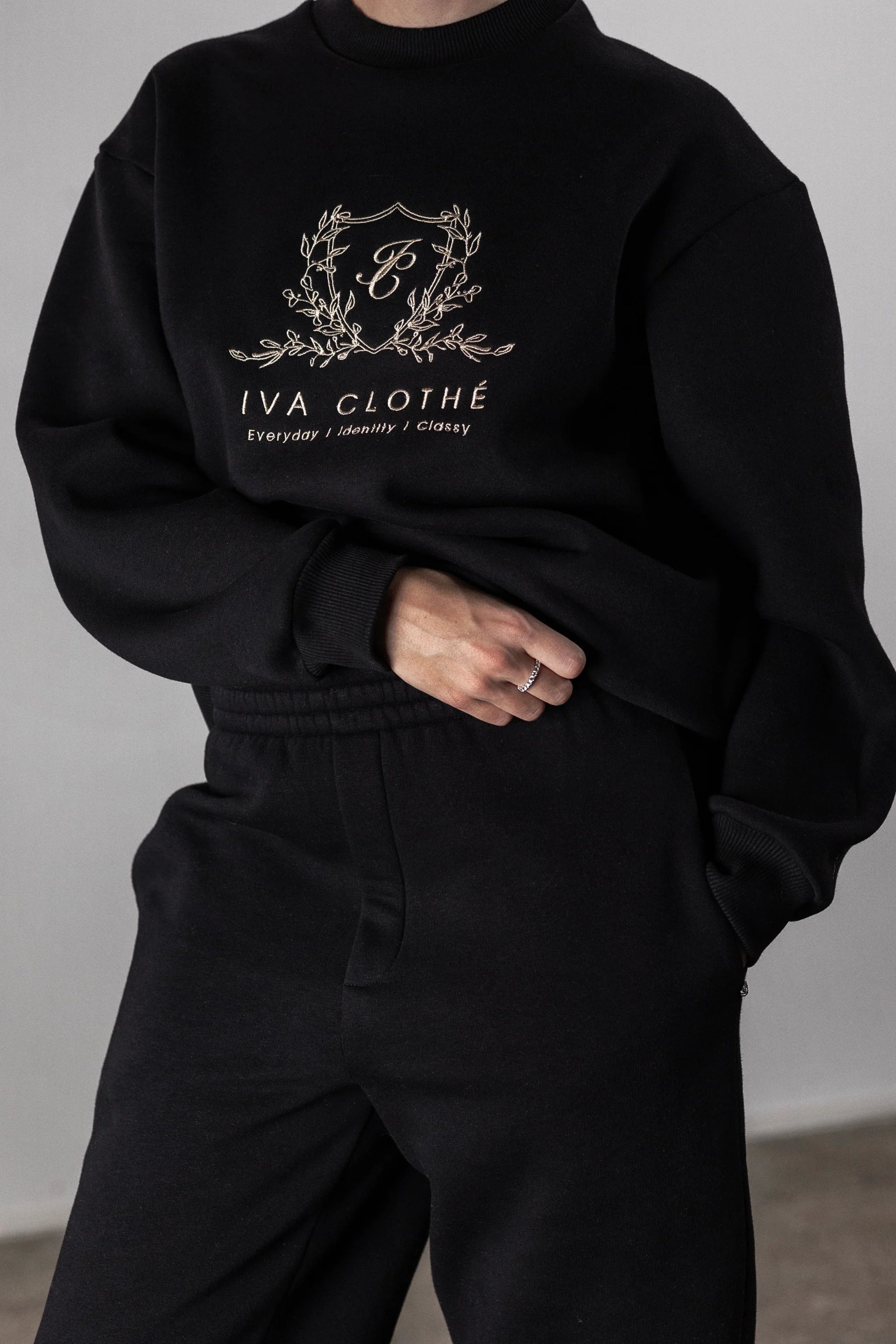 Світшот із вишивкою