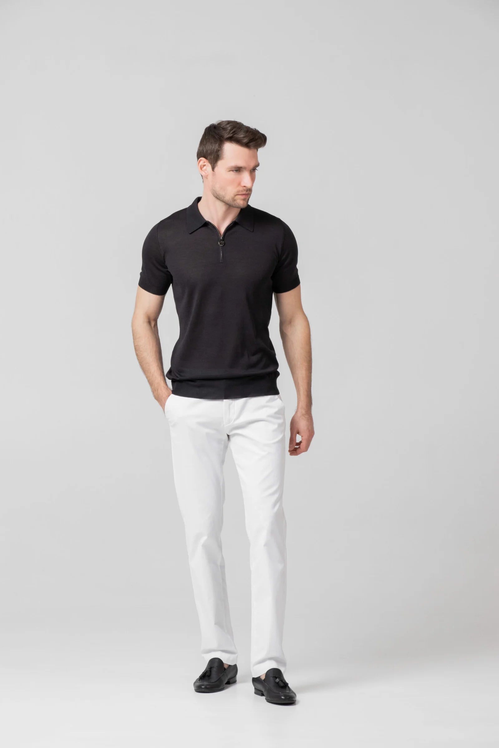 Short-sleeved zip-up polo shirt