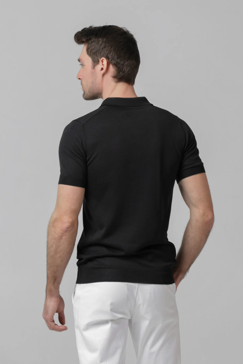 Short-sleeved zip-up polo shirt