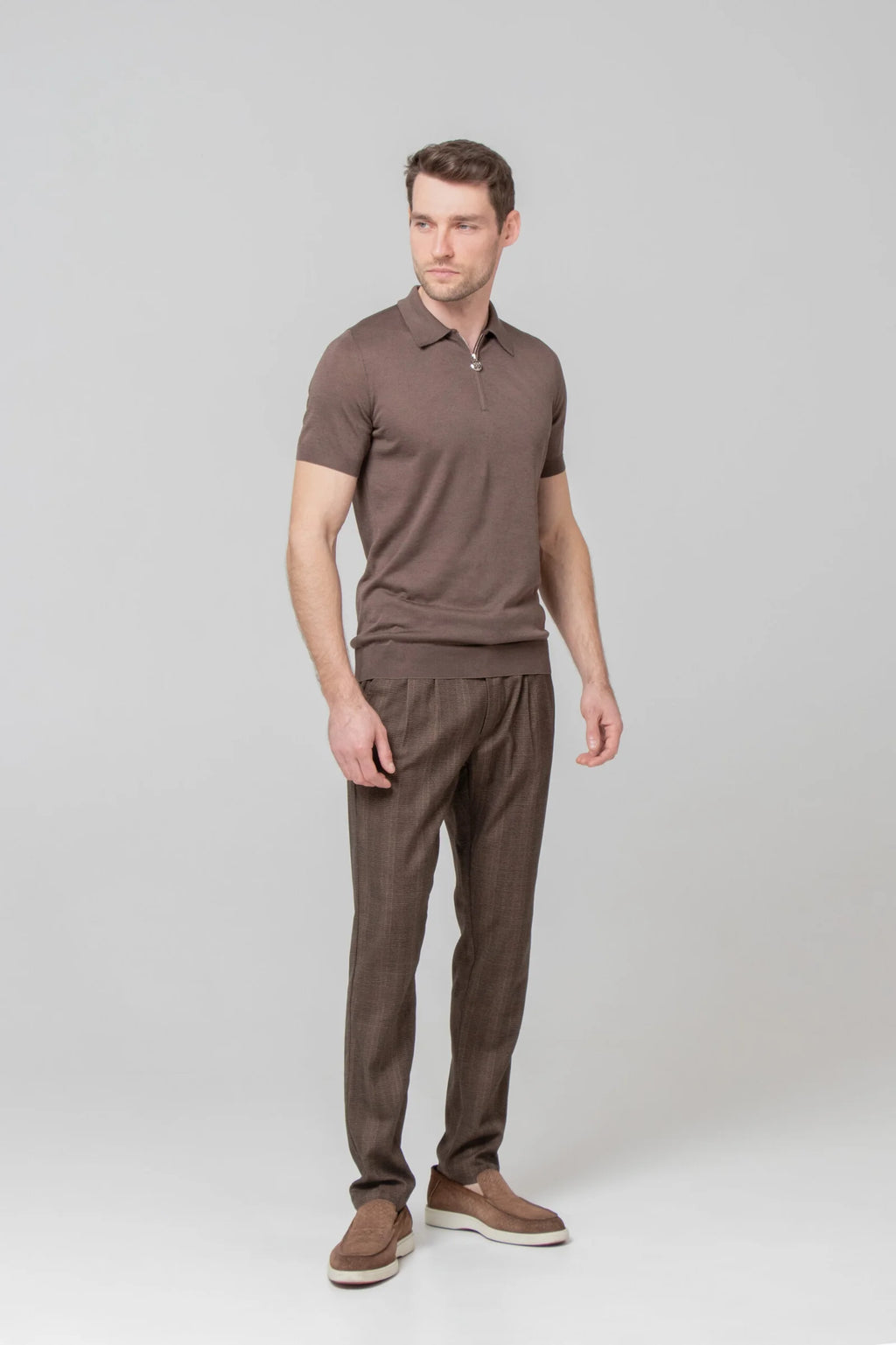 Short-sleeved zip-up polo shirt