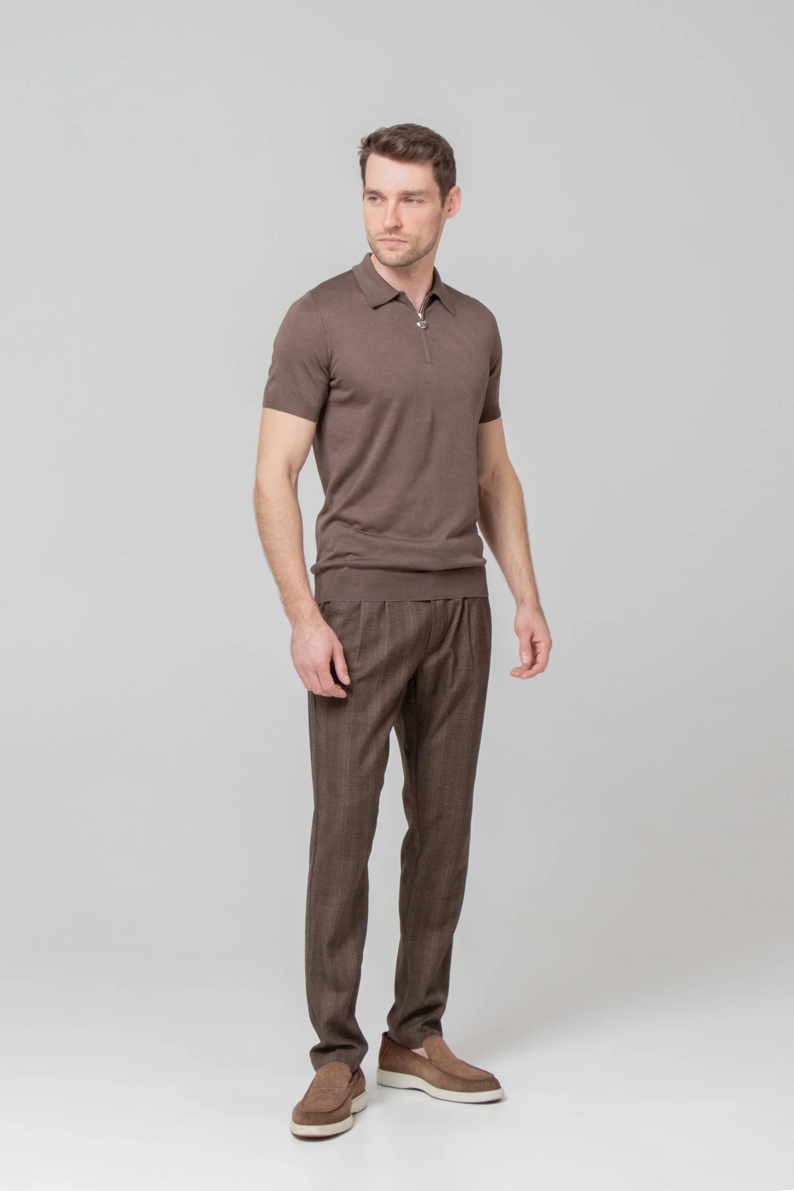 Short-sleeved zip-up polo shirt