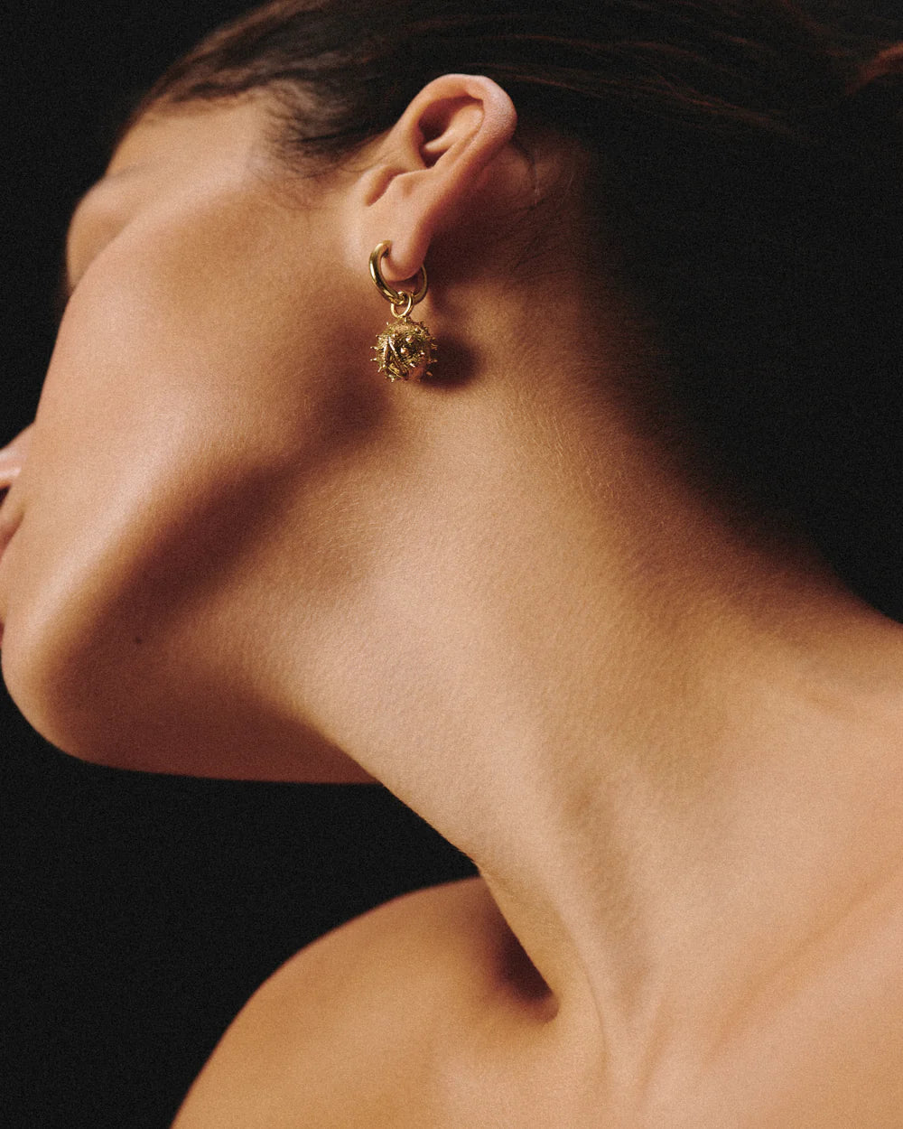 K18 Basic Hoops S earrings made of brass covered with 24 carat gold plating / diameter 16.5 mm