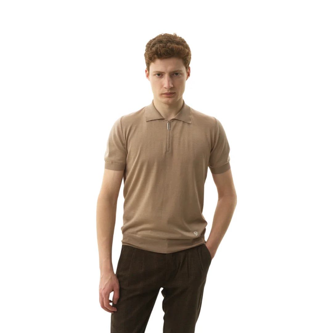 Short-sleeved zip-up polo shirt