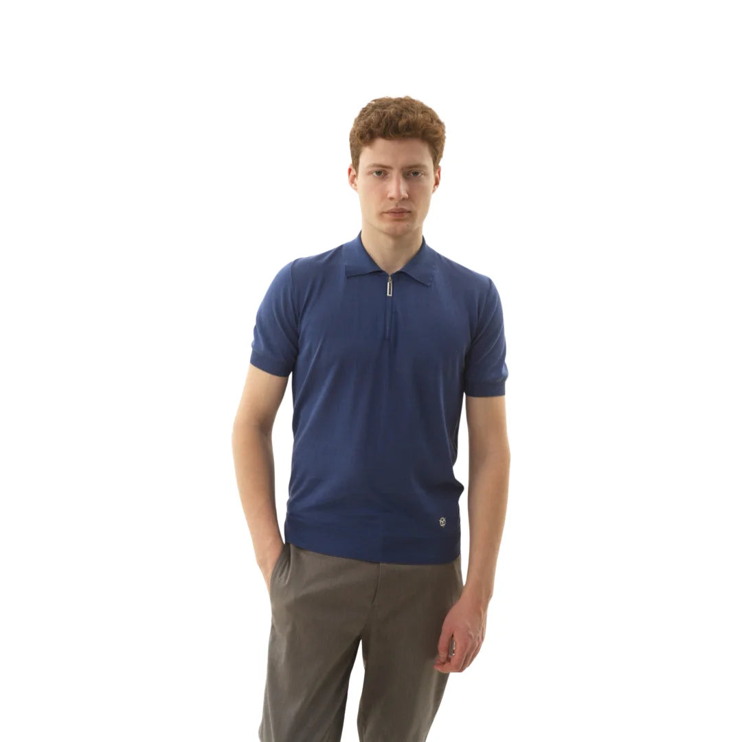 Short-sleeved zip-up polo shirt