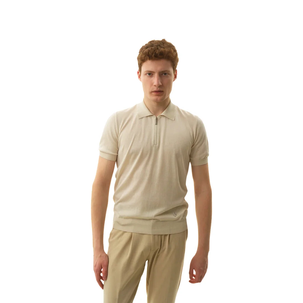 Short-sleeved zip-up polo shirt