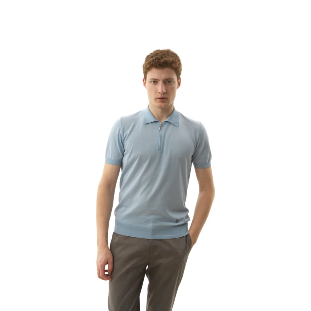 Short-sleeved zip-up polo shirt