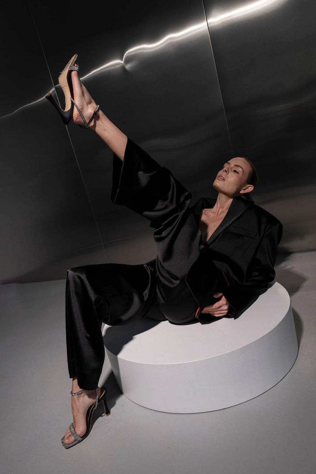 Брюки атласні