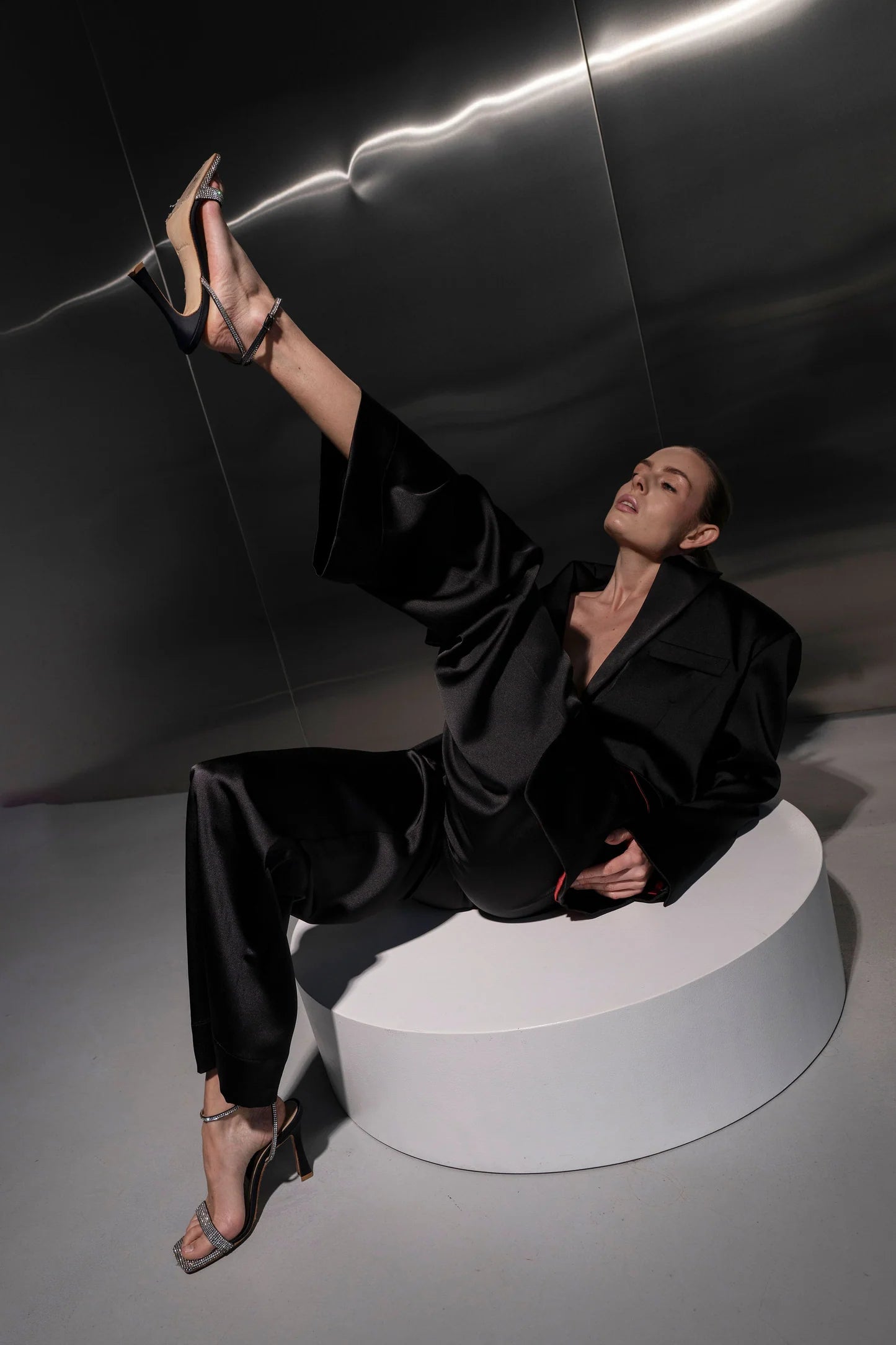 Брюки атласні