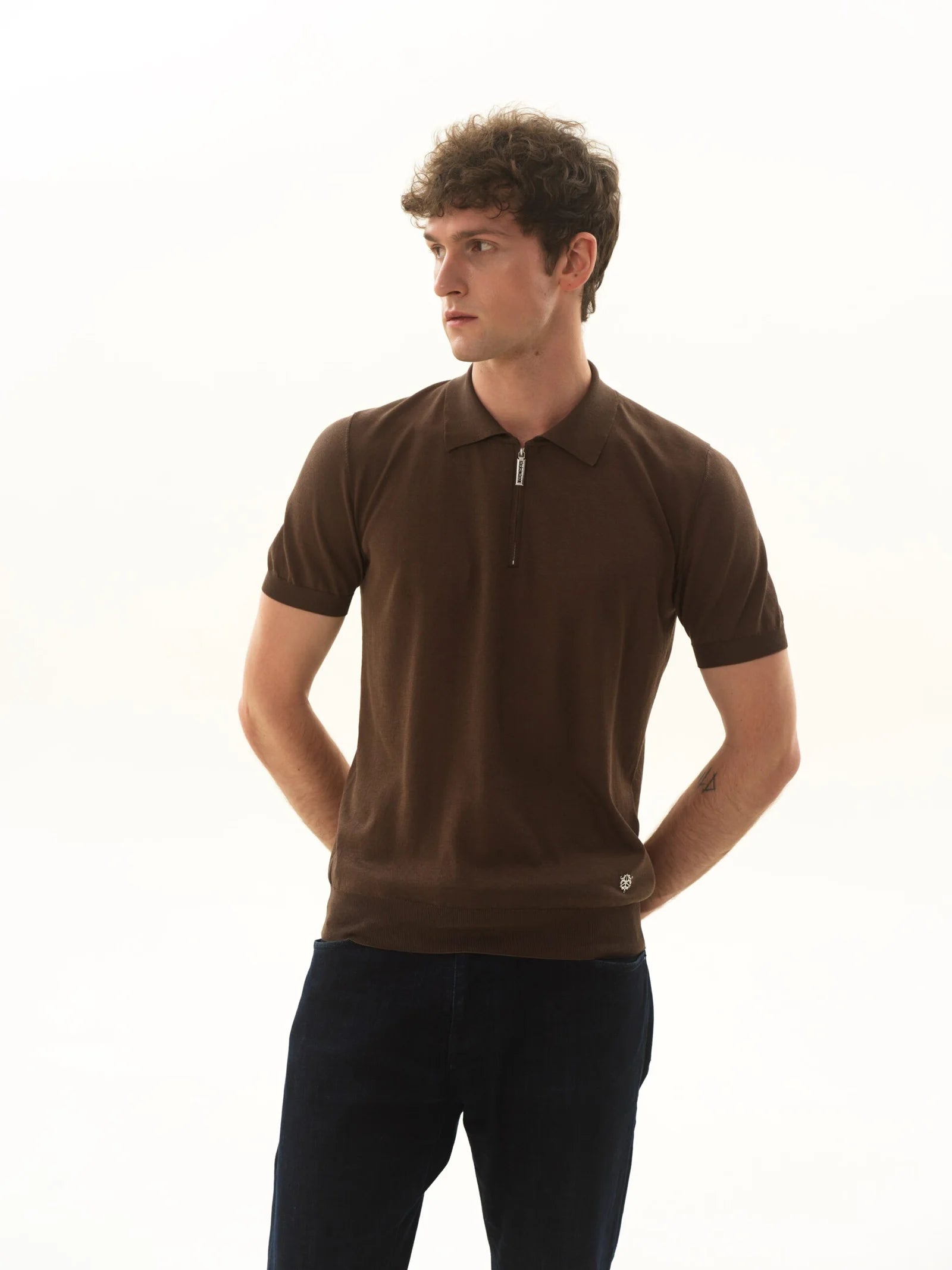 Short-sleeved zip-up polo shirt