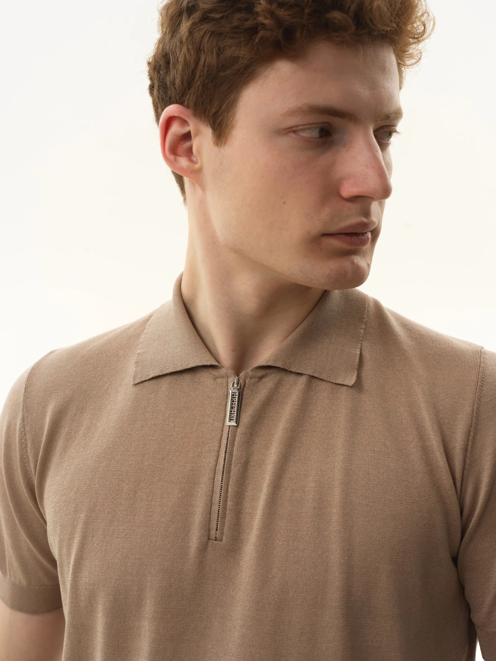 Short-sleeved zip-up polo shirt