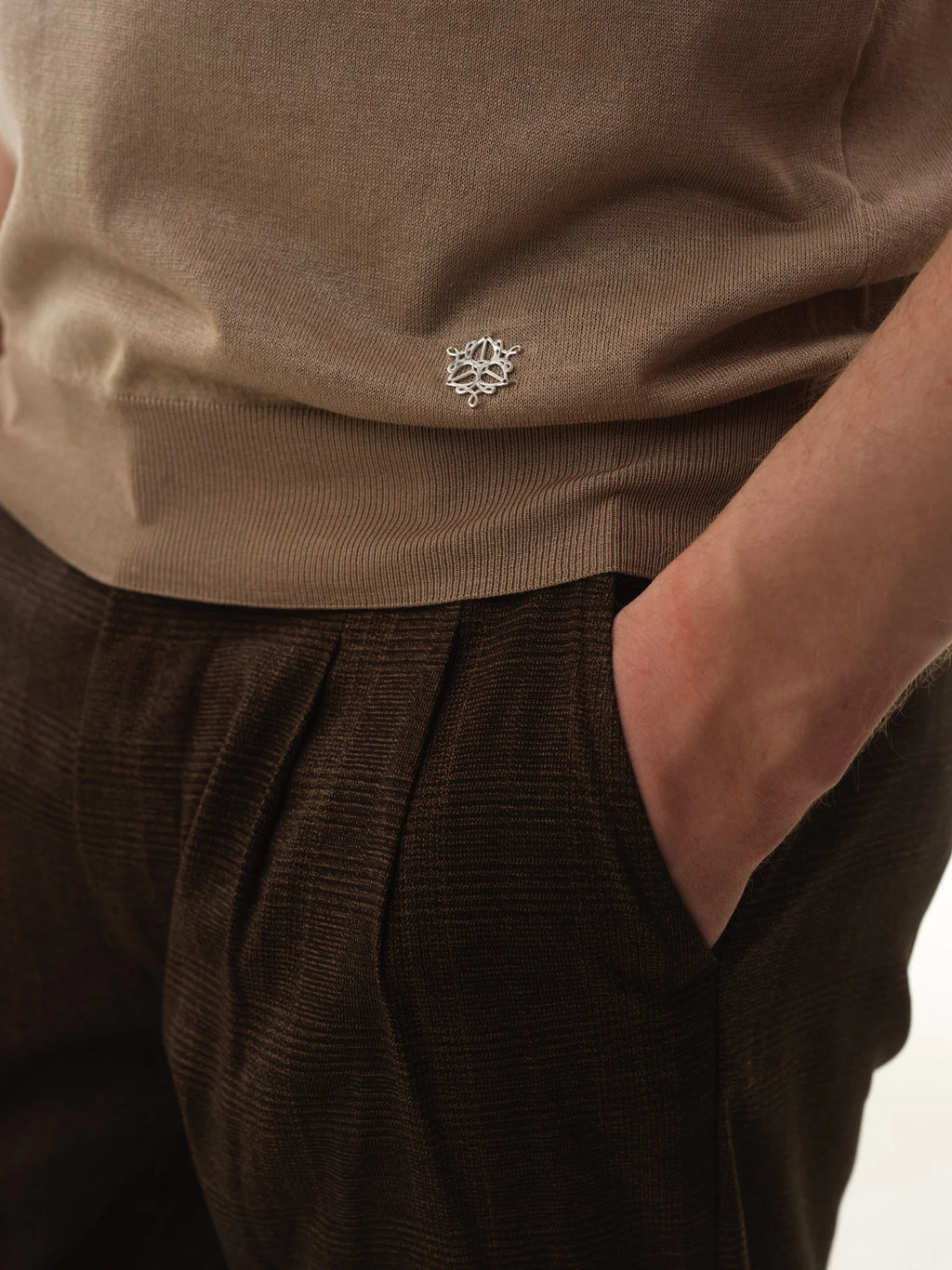 Short-sleeved zip-up polo shirt