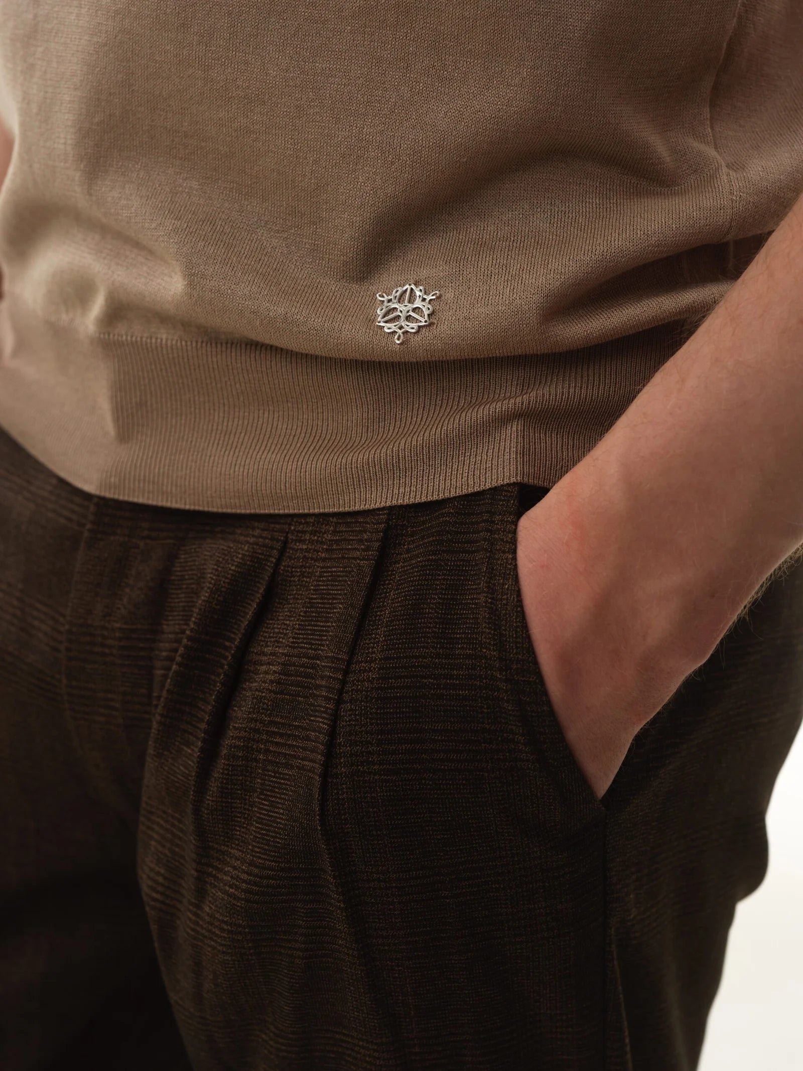 Short-sleeved zip-up polo shirt