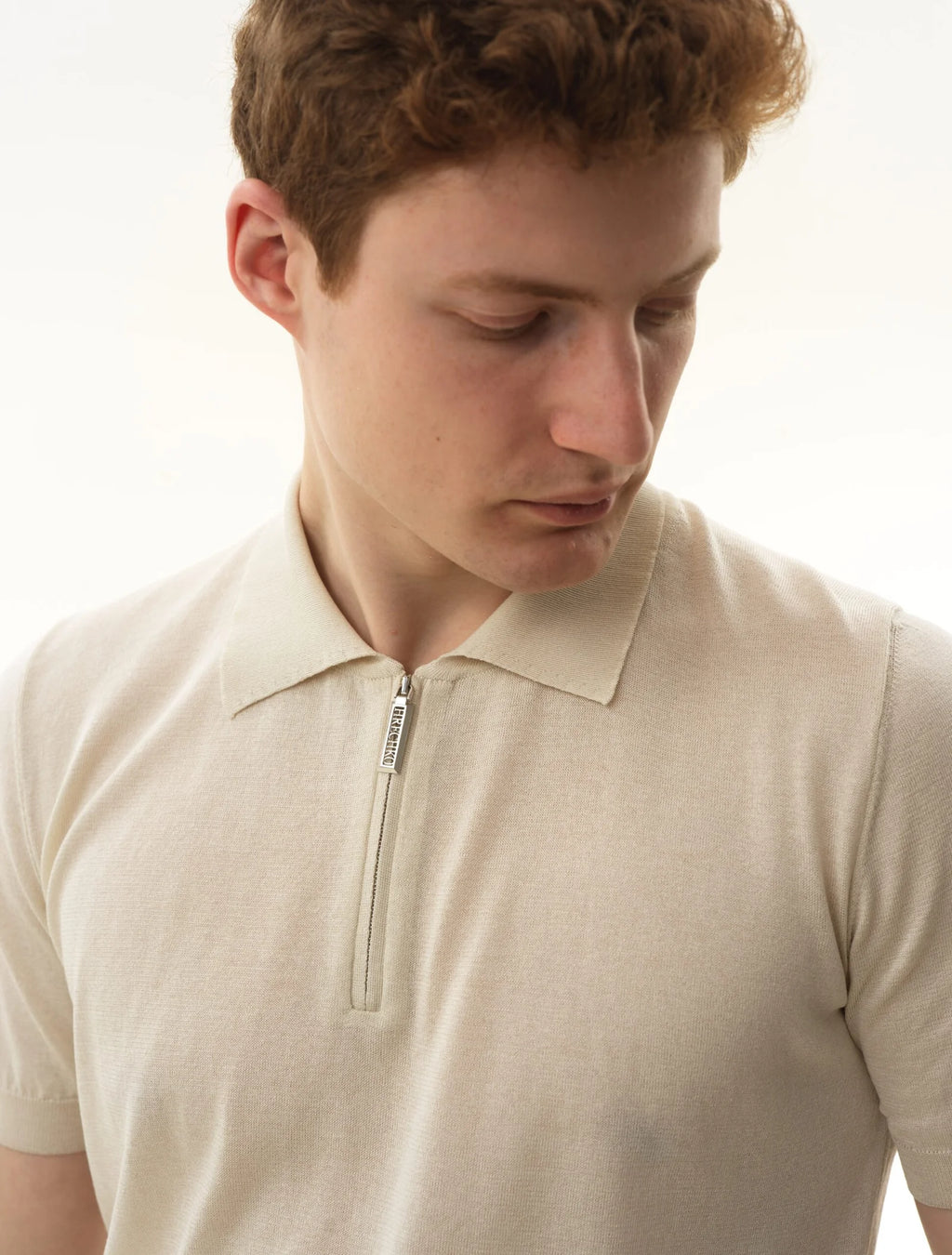Short-sleeved zip-up polo shirt