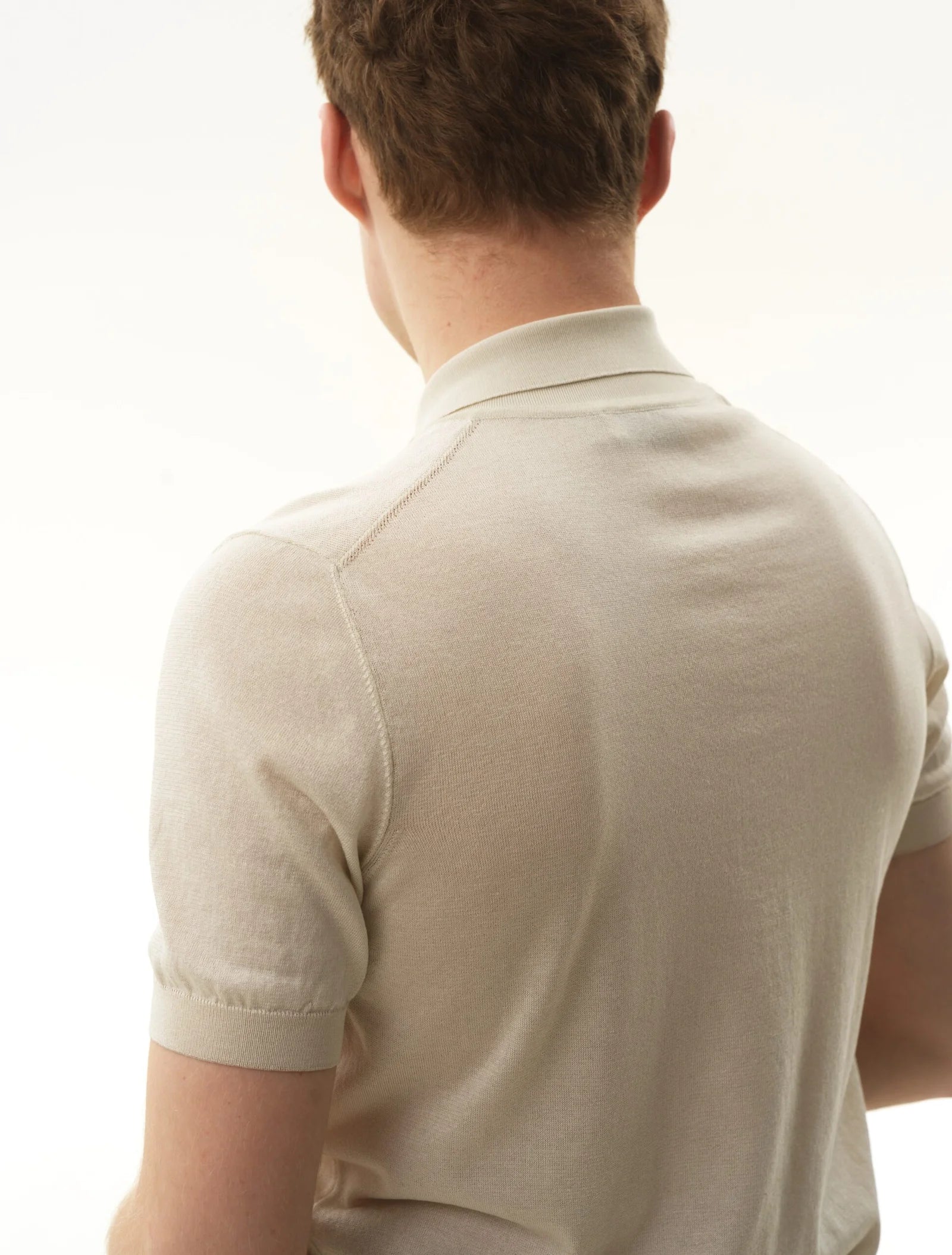 Short-sleeved zip-up polo shirt