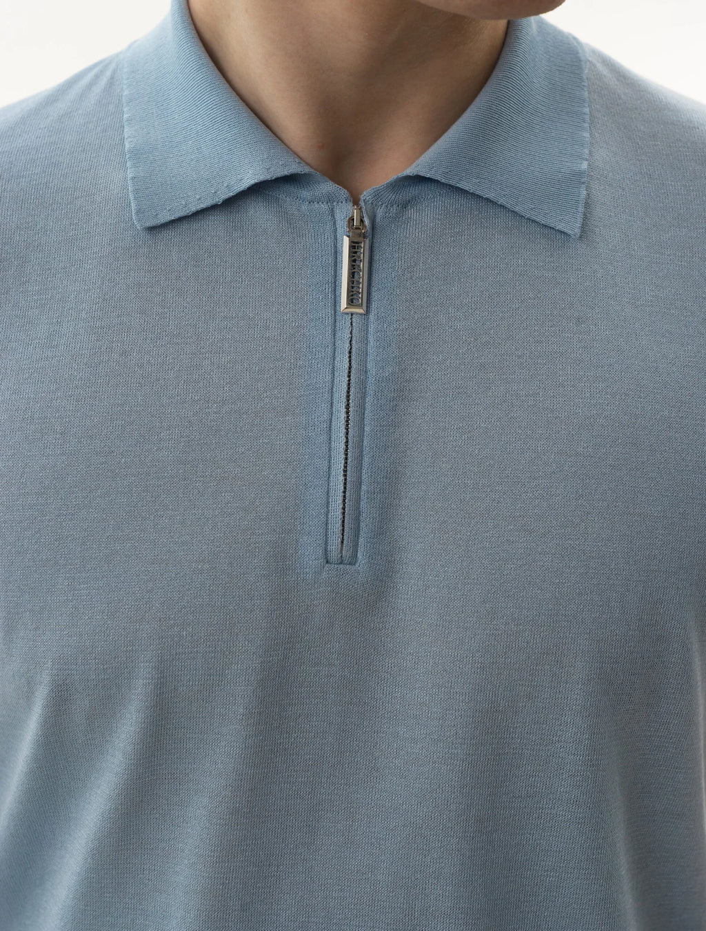 Short-sleeved zip-up polo shirt