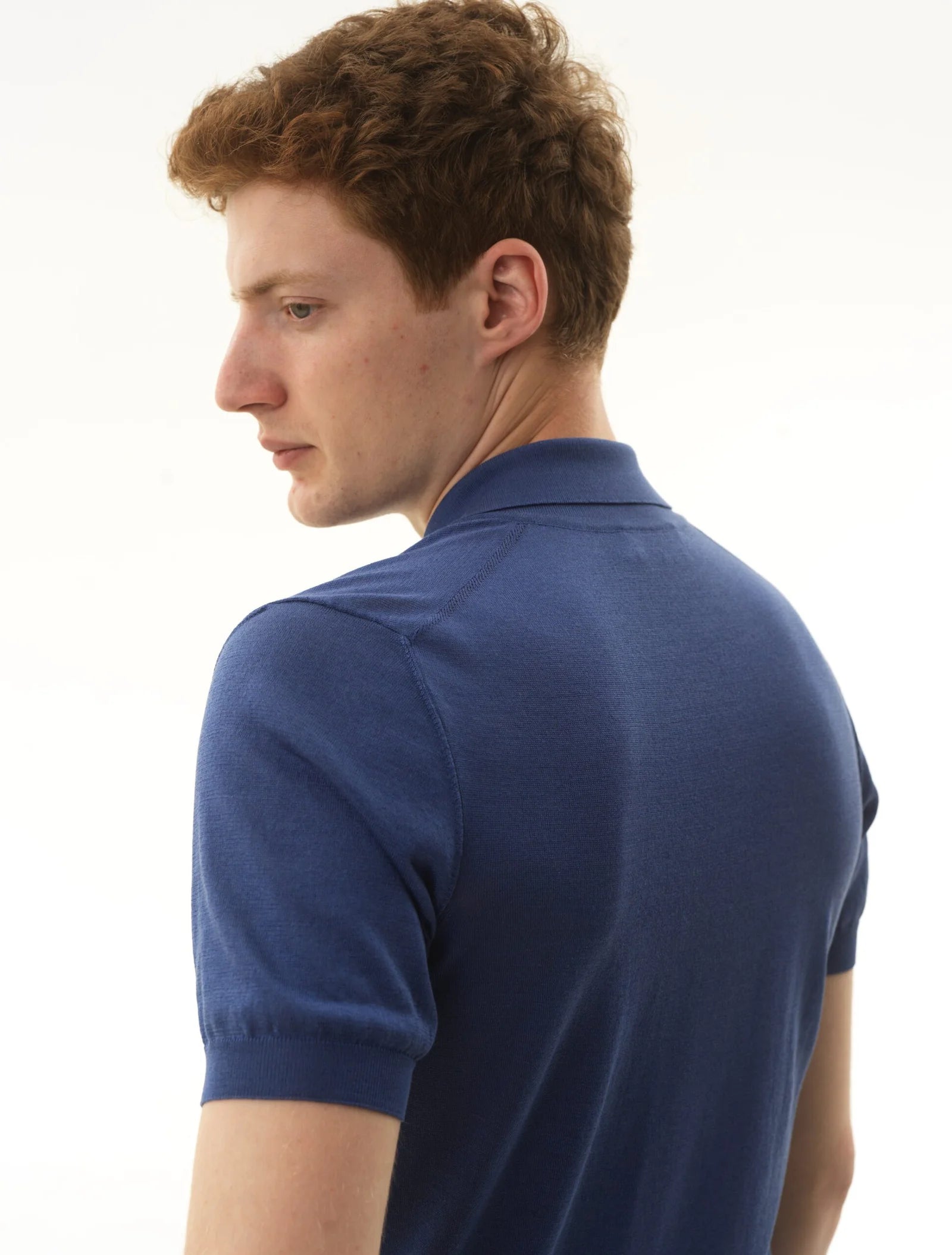 Short-sleeved zip-up polo shirt