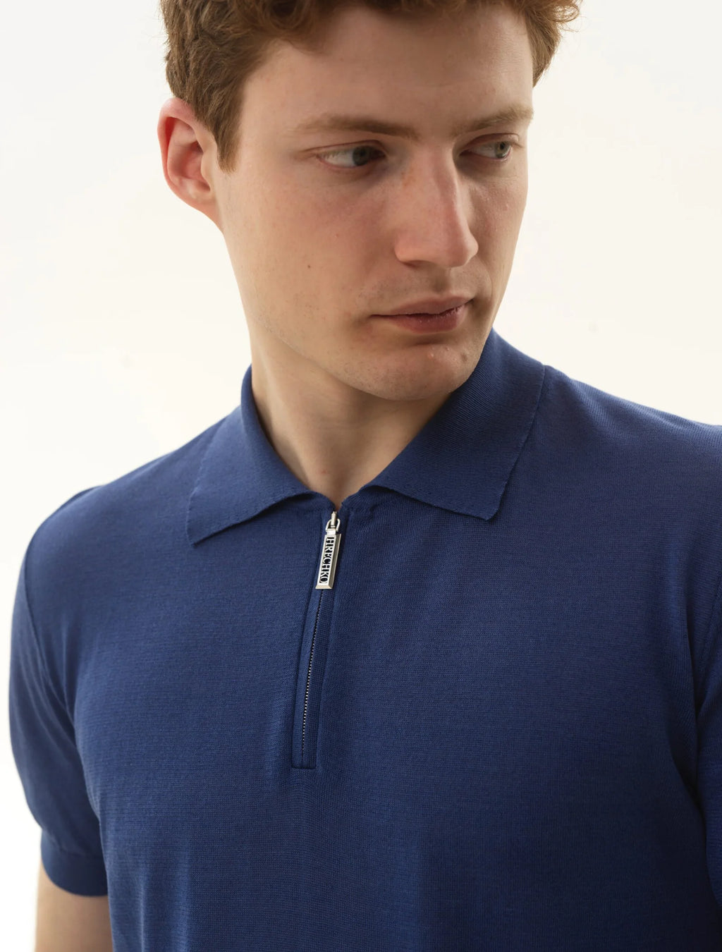 Short-sleeved zip-up polo shirt