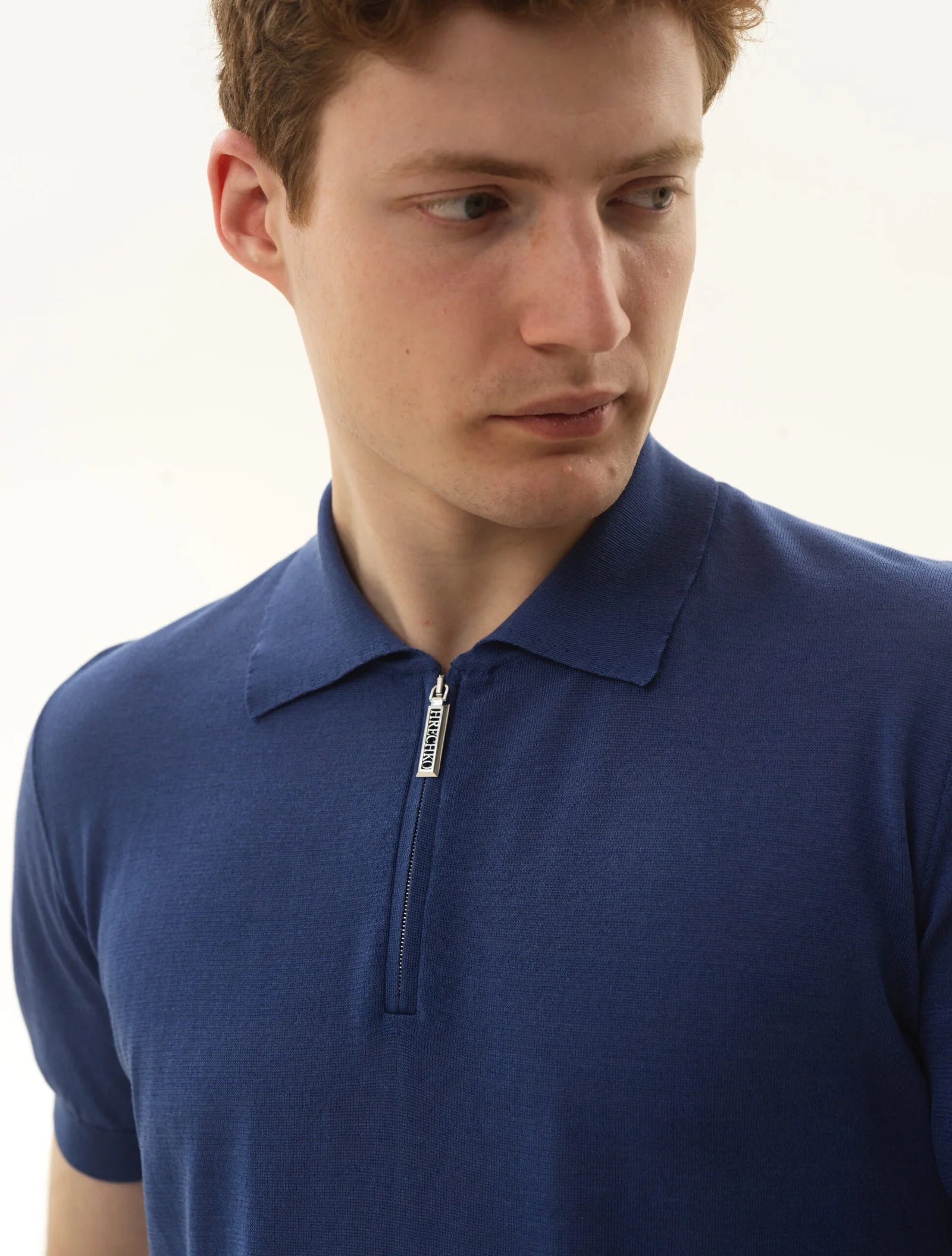 Short-sleeved zip-up polo shirt