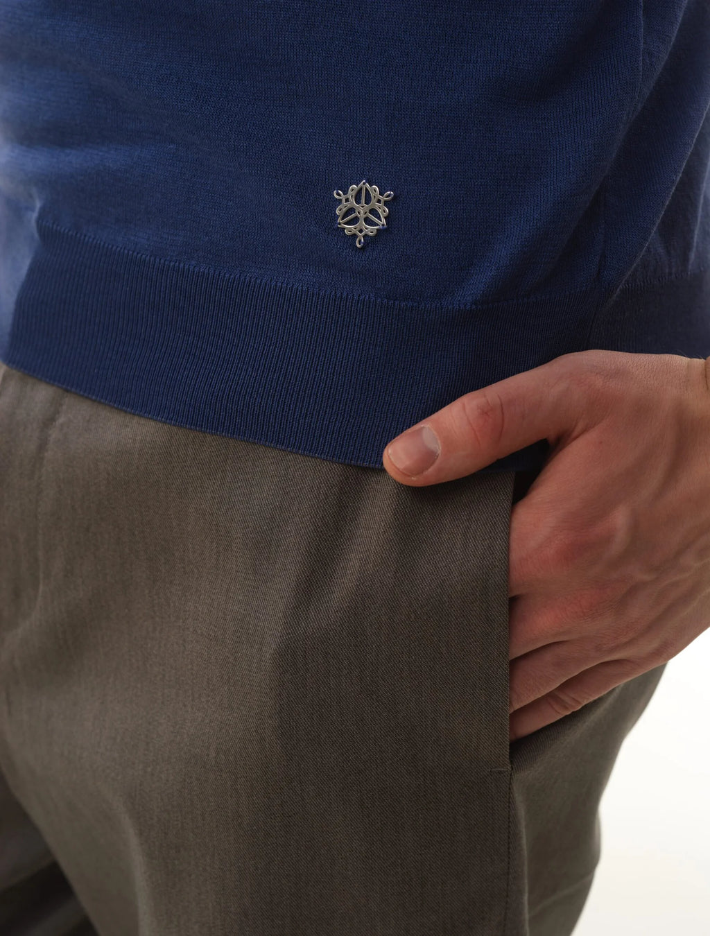 Short-sleeved zip-up polo shirt