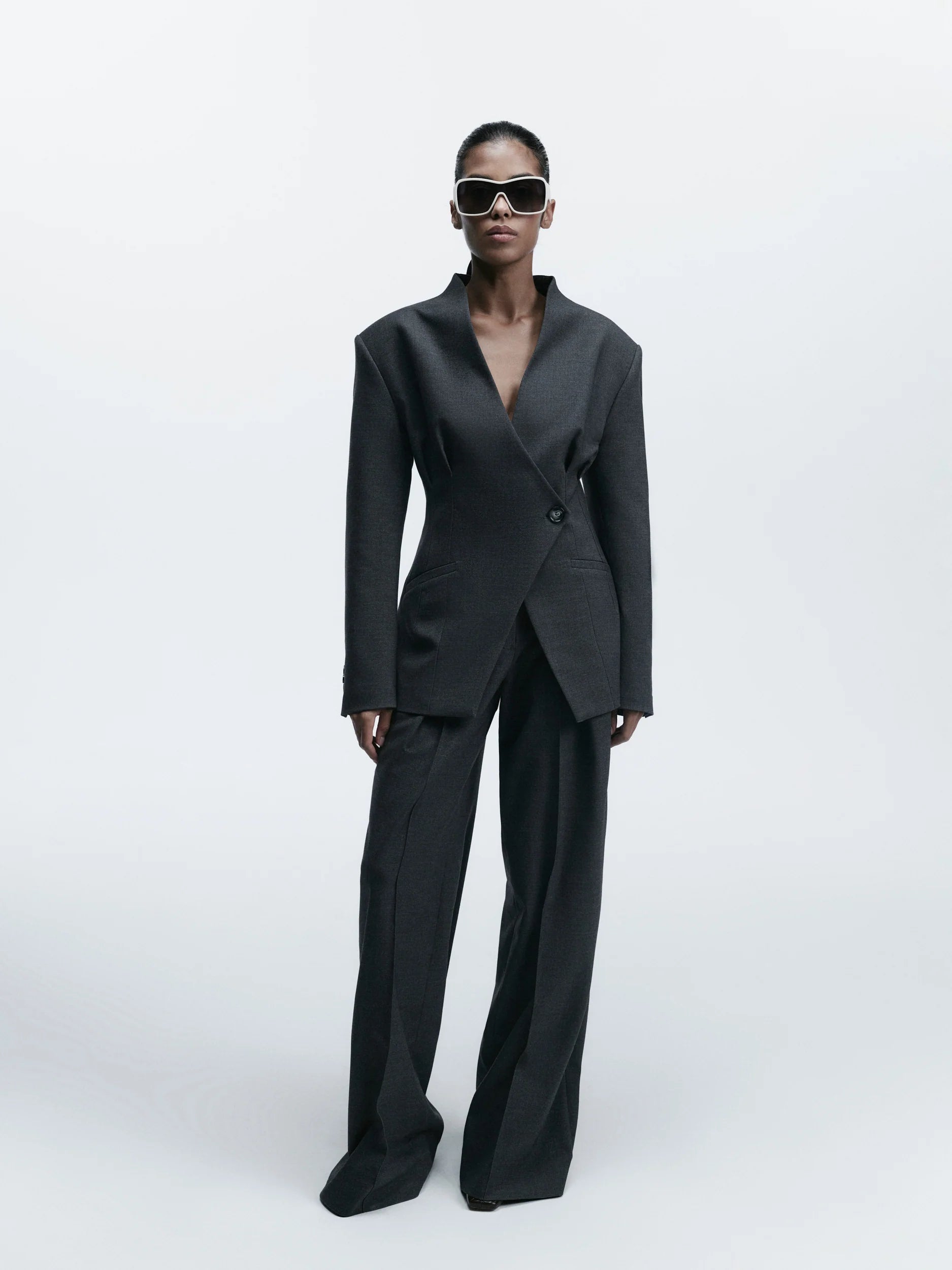 LILI MAGER Loose cut pants with black pleats