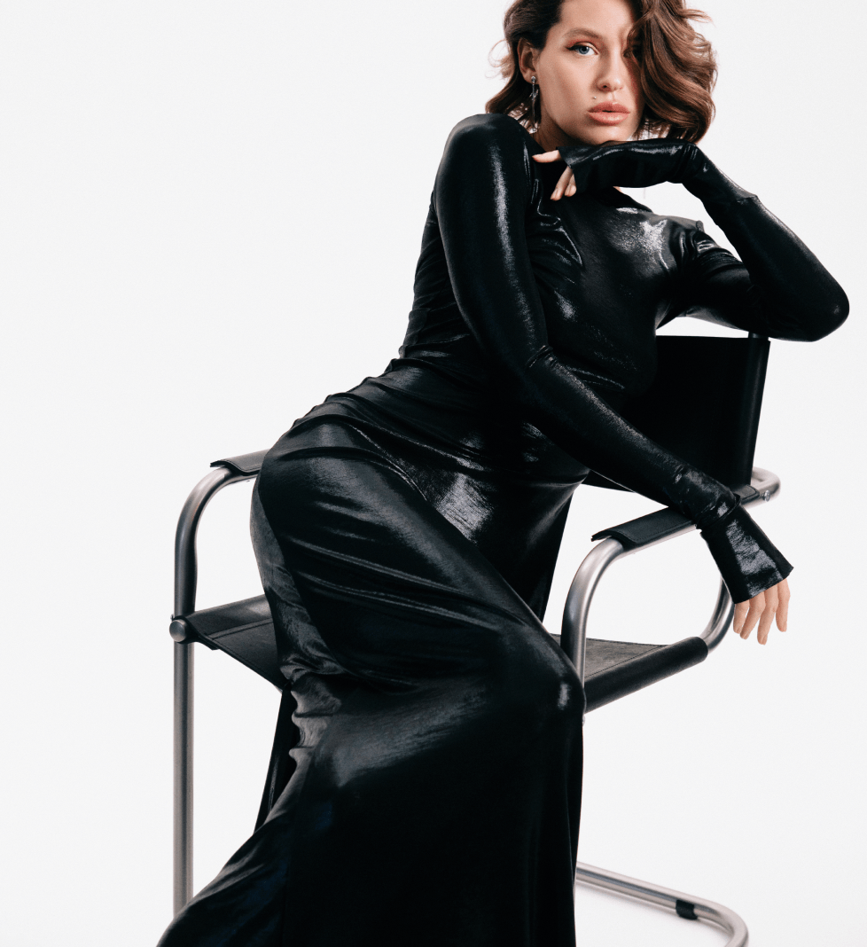 Довга силуєтна сукня STRELNYKOVA декорована ланцюжками та камінням