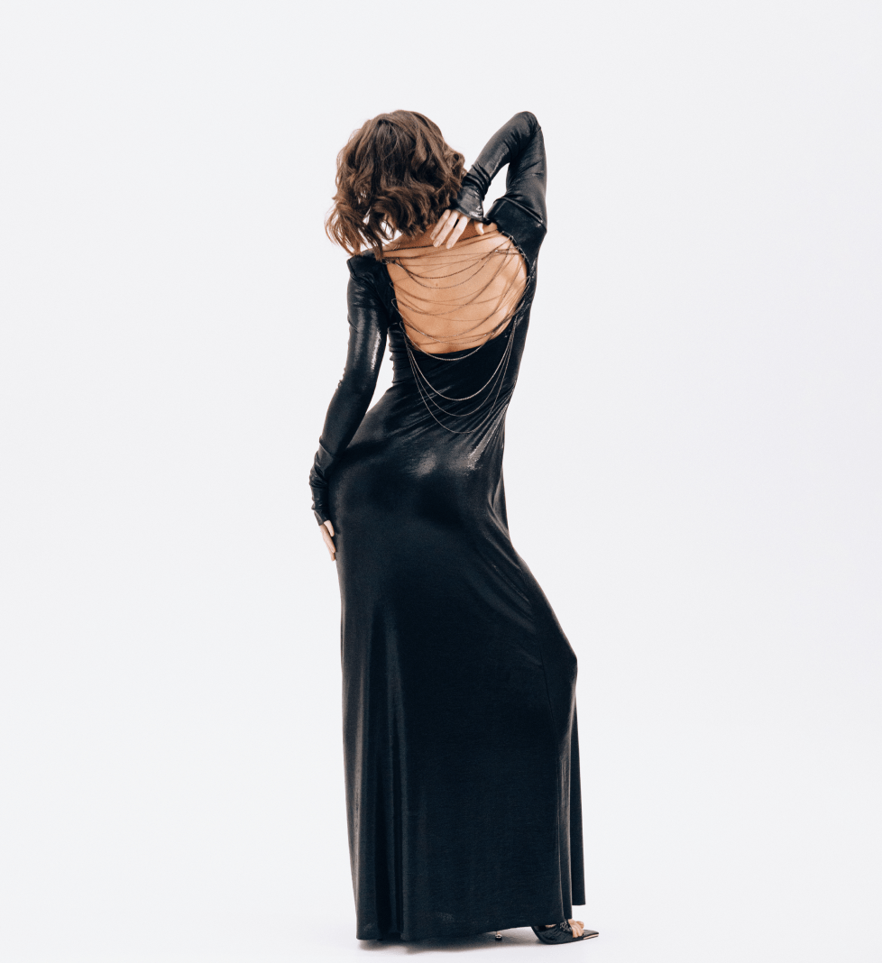 Довга силуєтна сукня STRELNYKOVA декорована ланцюжками та камінням