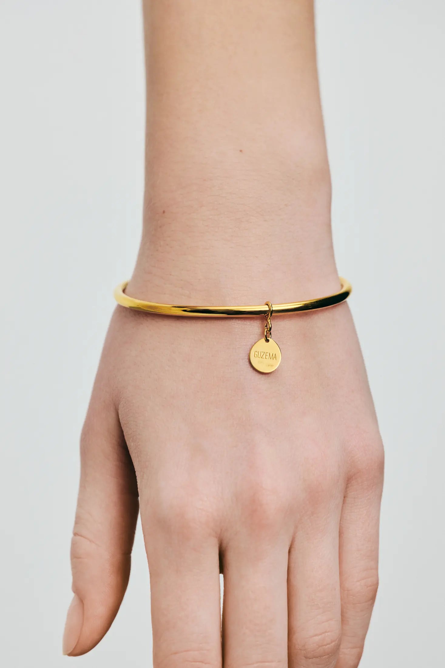 Arc bracelet with a club, yellow gold