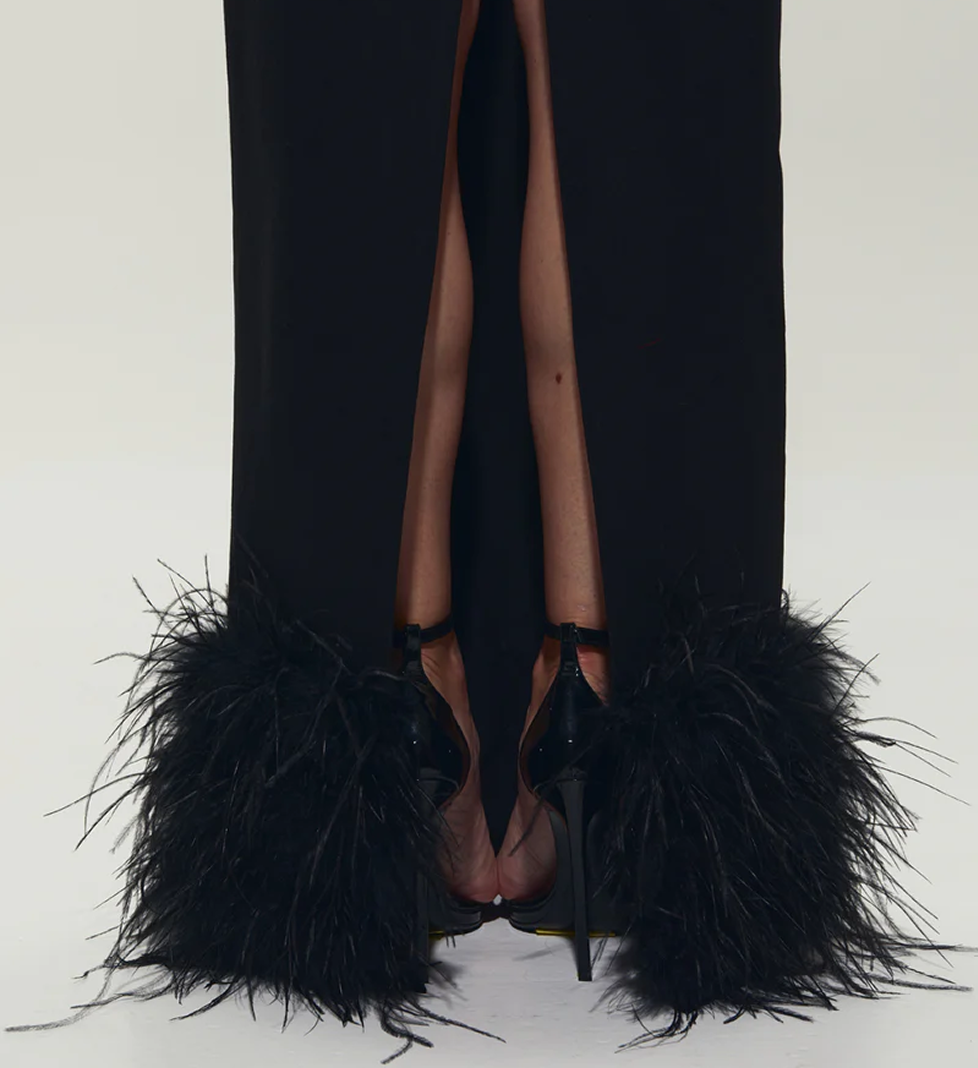 Чорна сукня максі з пір'ям по низу SEMENENKO