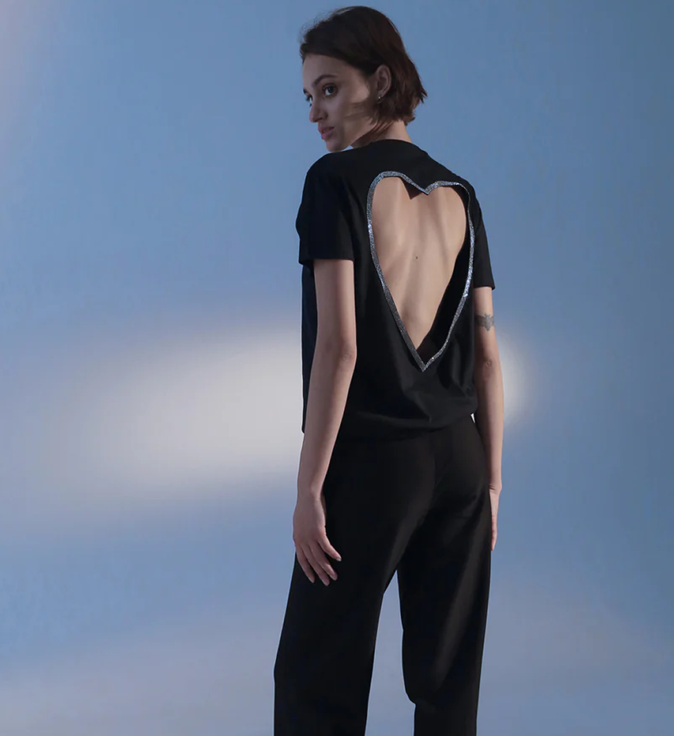 Чорна футболка з серцем на спині SEMENENKO