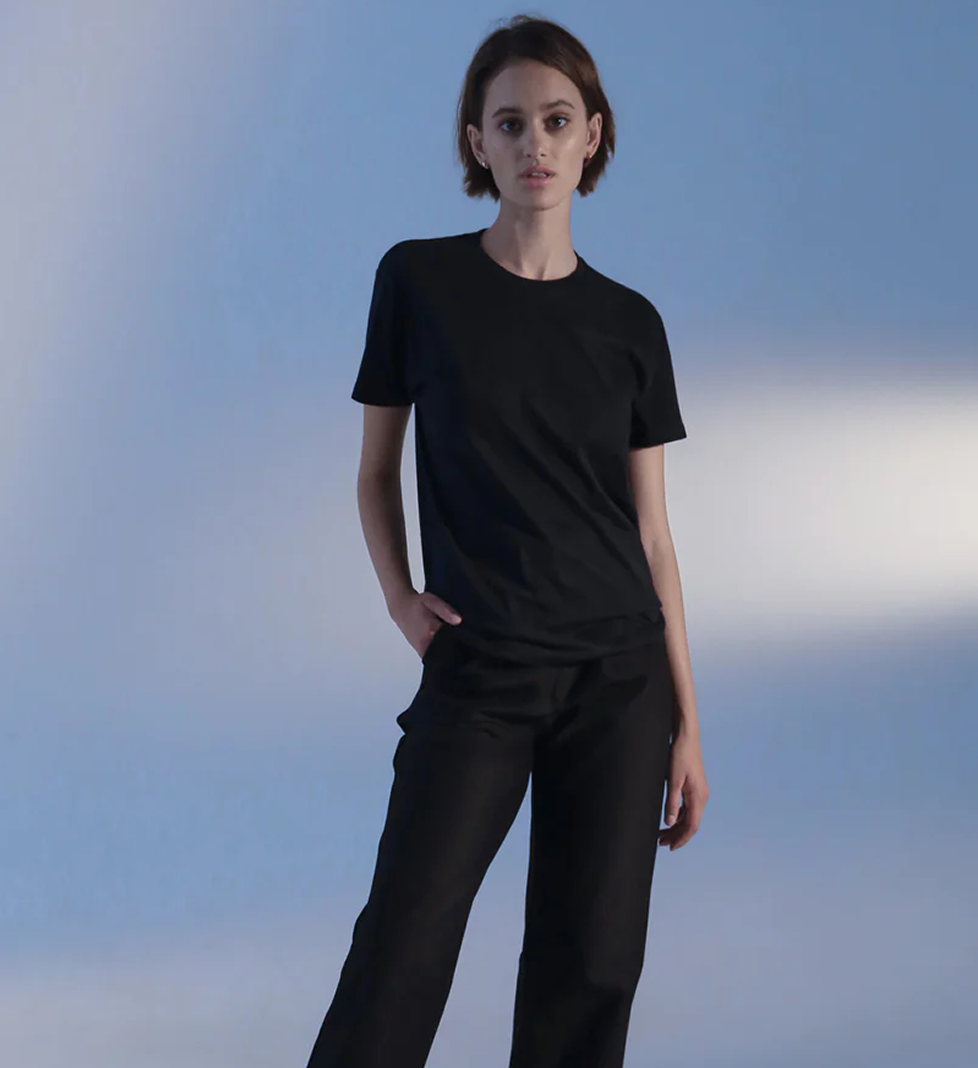 Чорна футболка з серцем на спині SEMENENKO