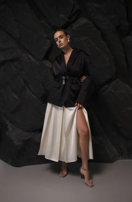 Pleated skirt in milky color