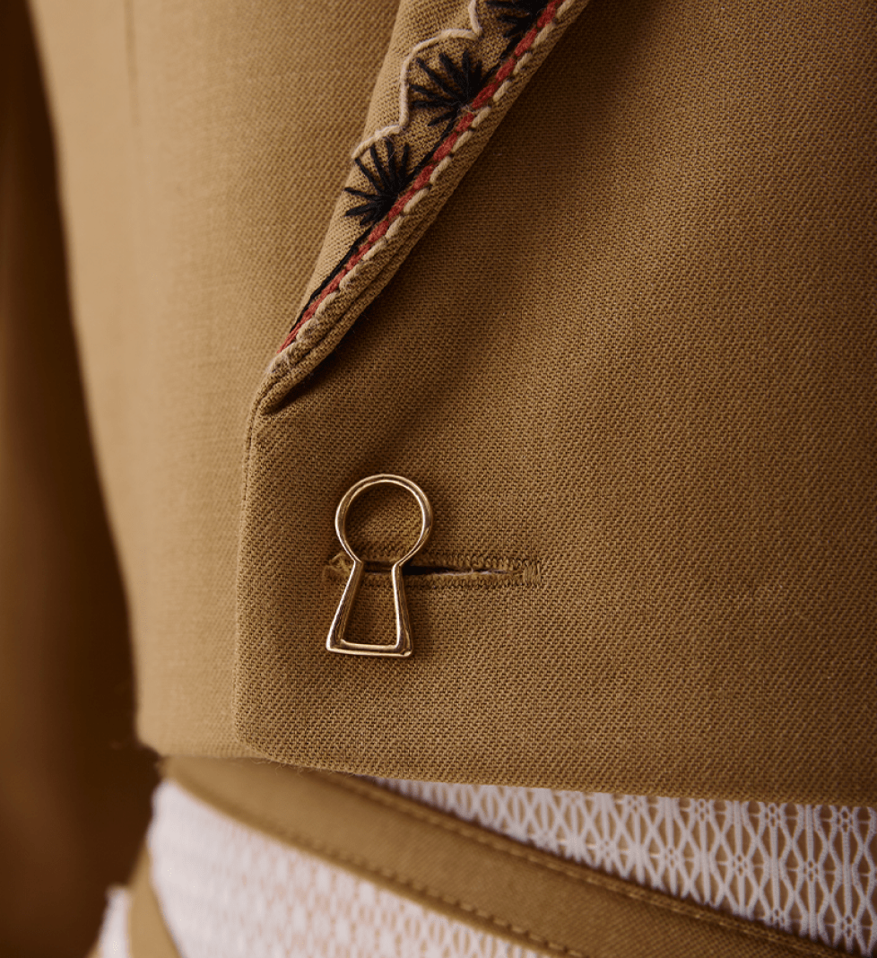 Блейзер TONiA короткий з вишивкою camel