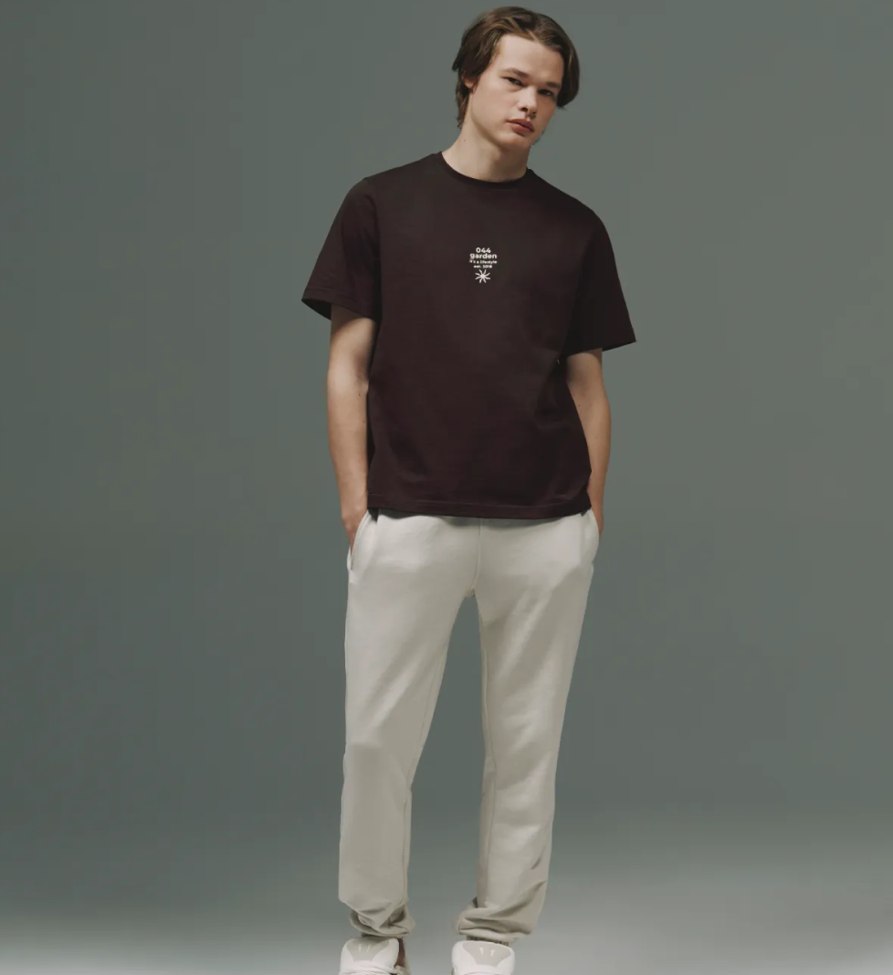 Футболка unisex 044 GARDEN golden hour chocolate